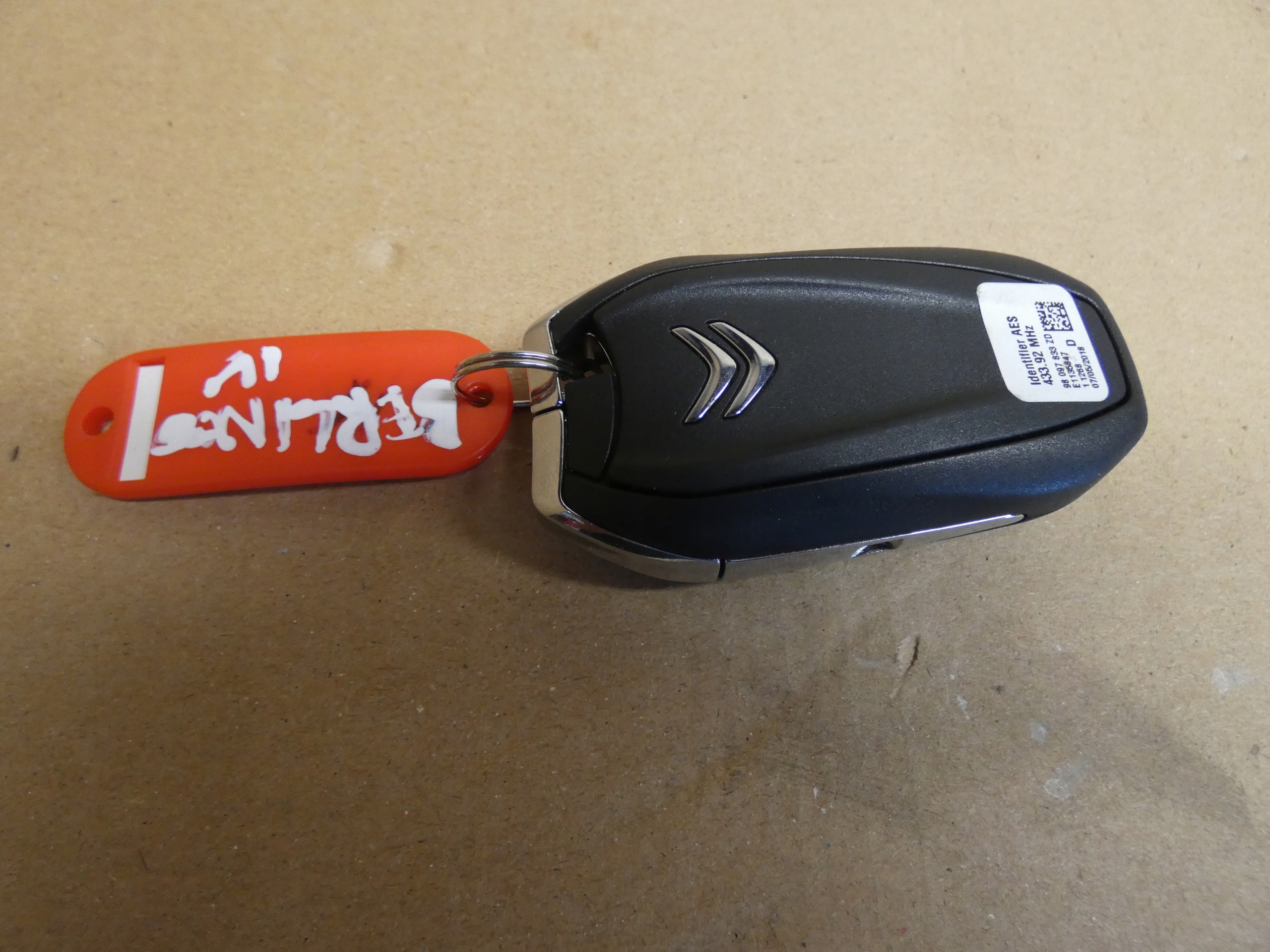 Clé CITROEN BERLINGO 98097833ZD