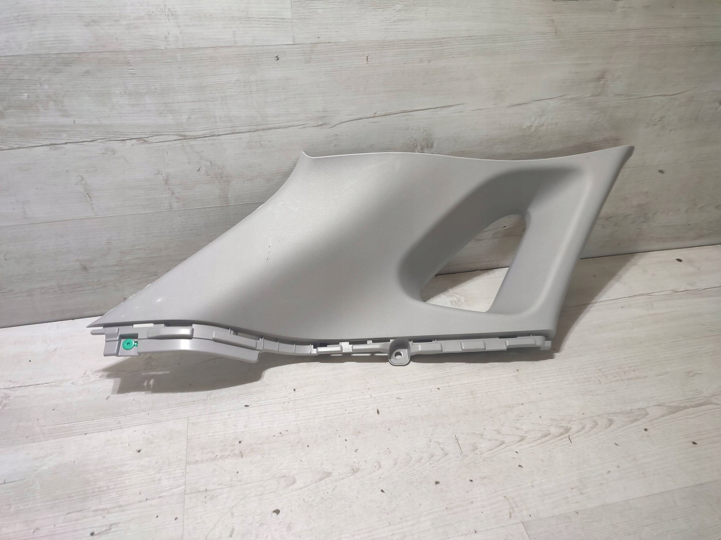Hyundai Kona and 2018 rear part side left cover upper slupka / D