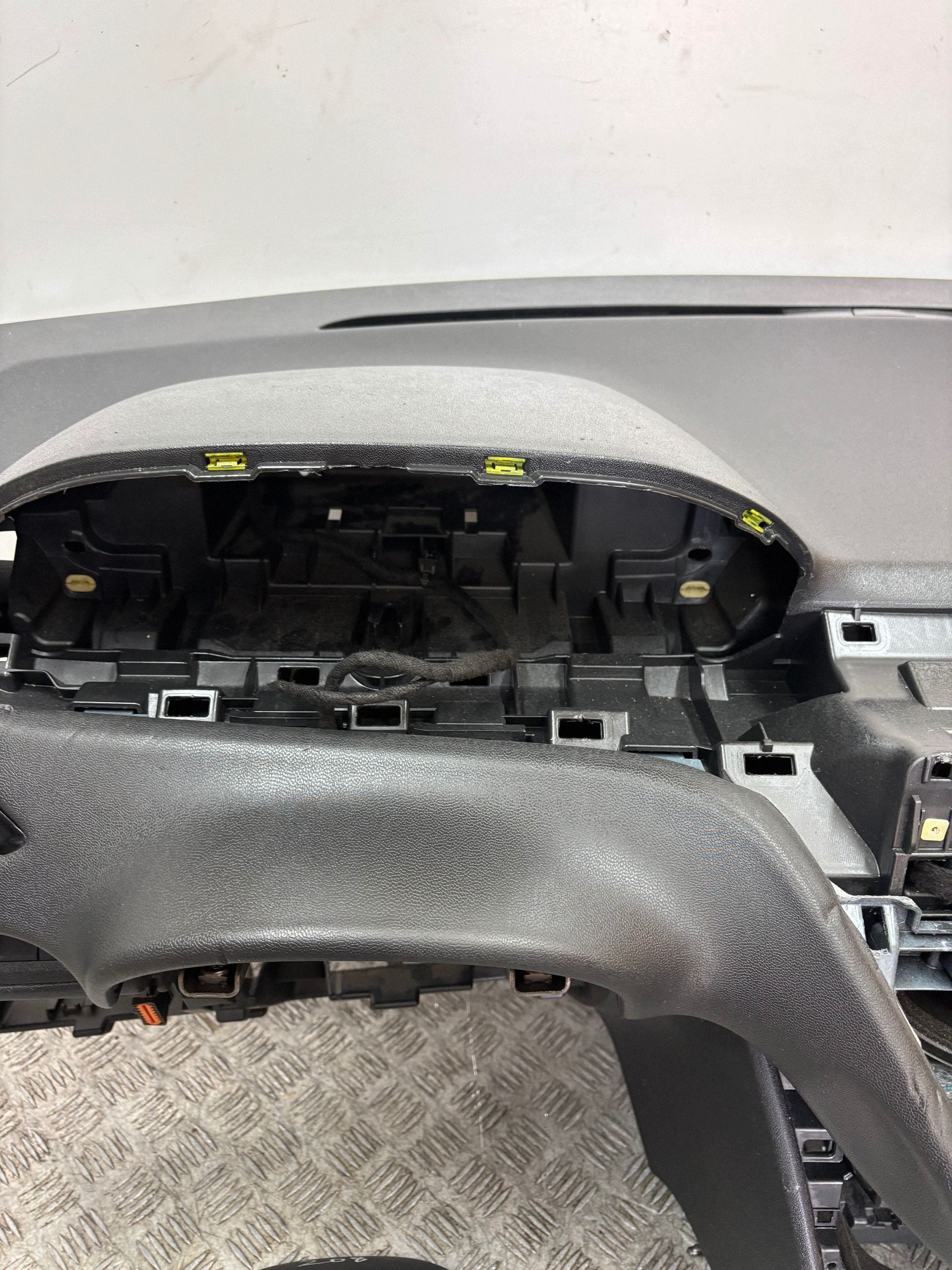 dashboard console airbag adjusters PEUGEOT 208 and 12