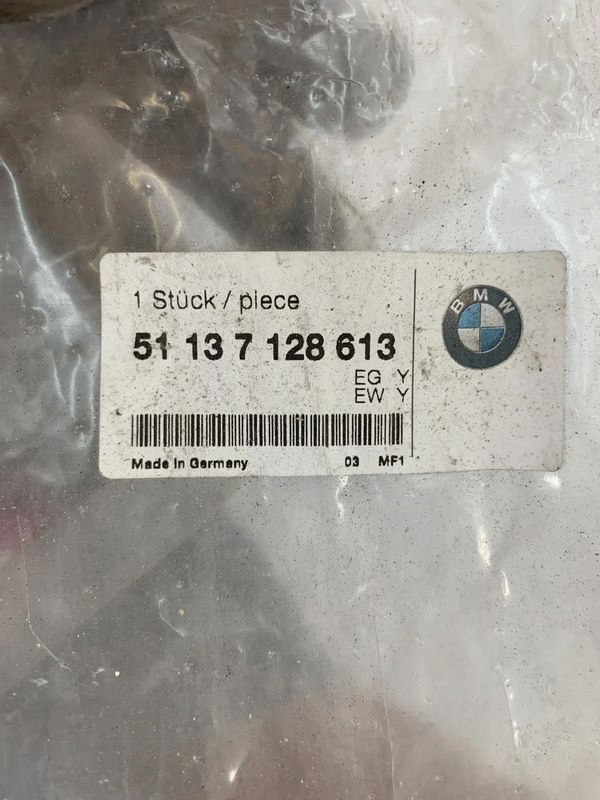 BMW I E87 E81 maszk bal hűtőrács hip pack