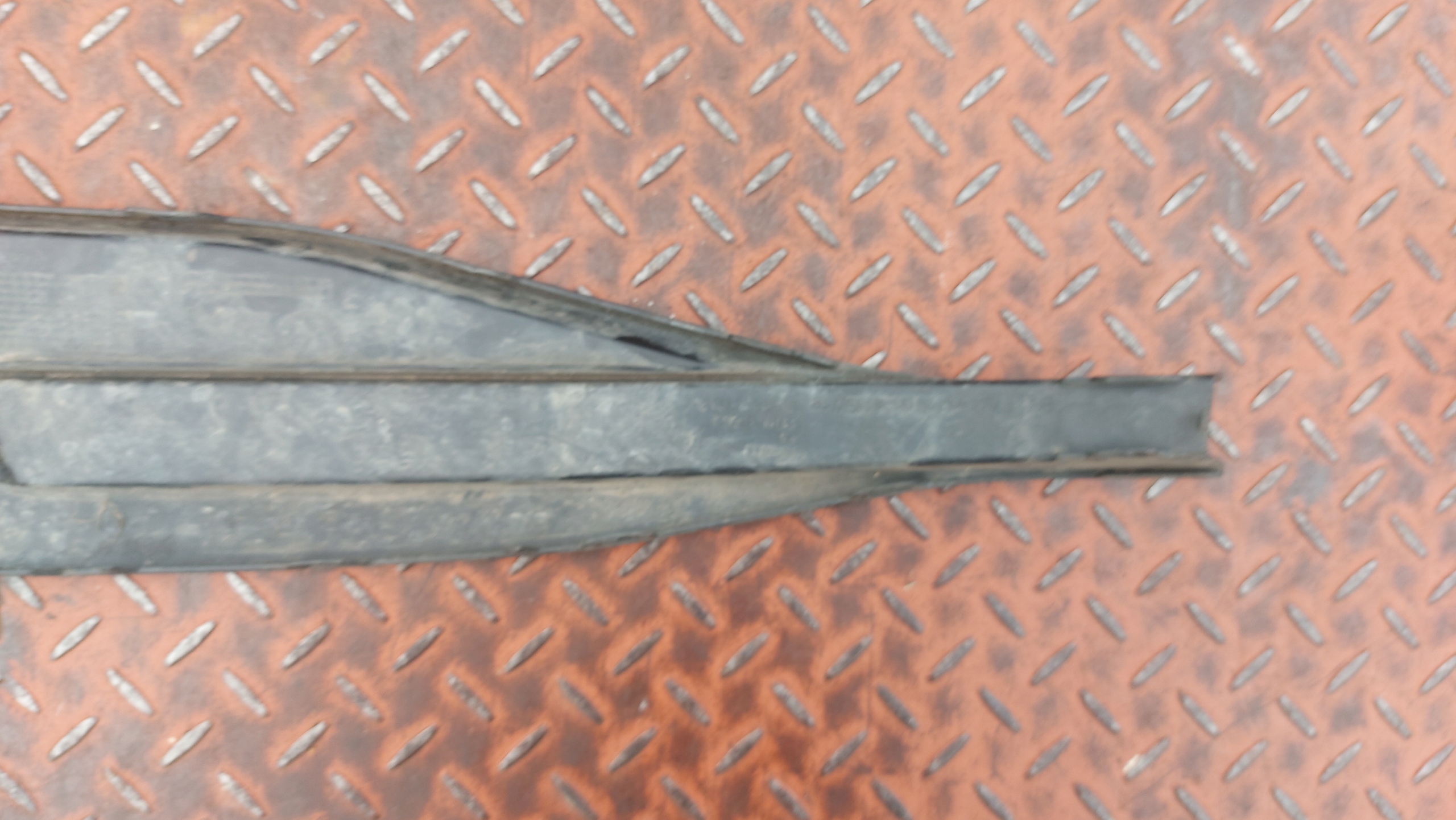 grid of a bumper right right front VW VOLKSWAGEN PASSAT B8 19