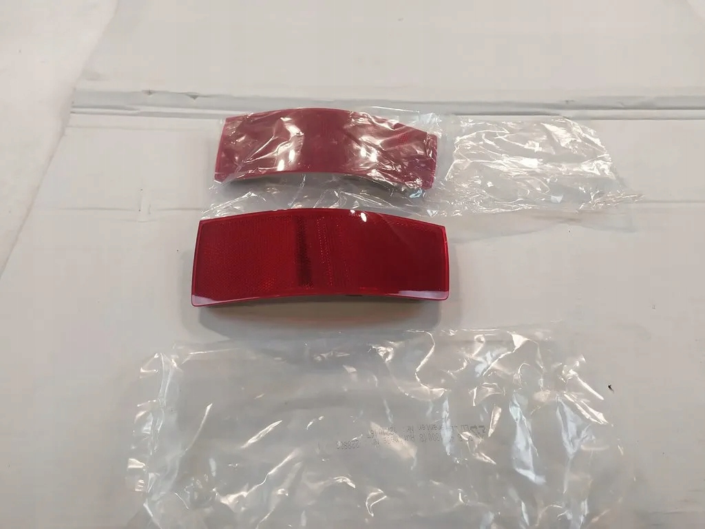 A2048200274 - Відбивач бампера лівий задній новий MB W204