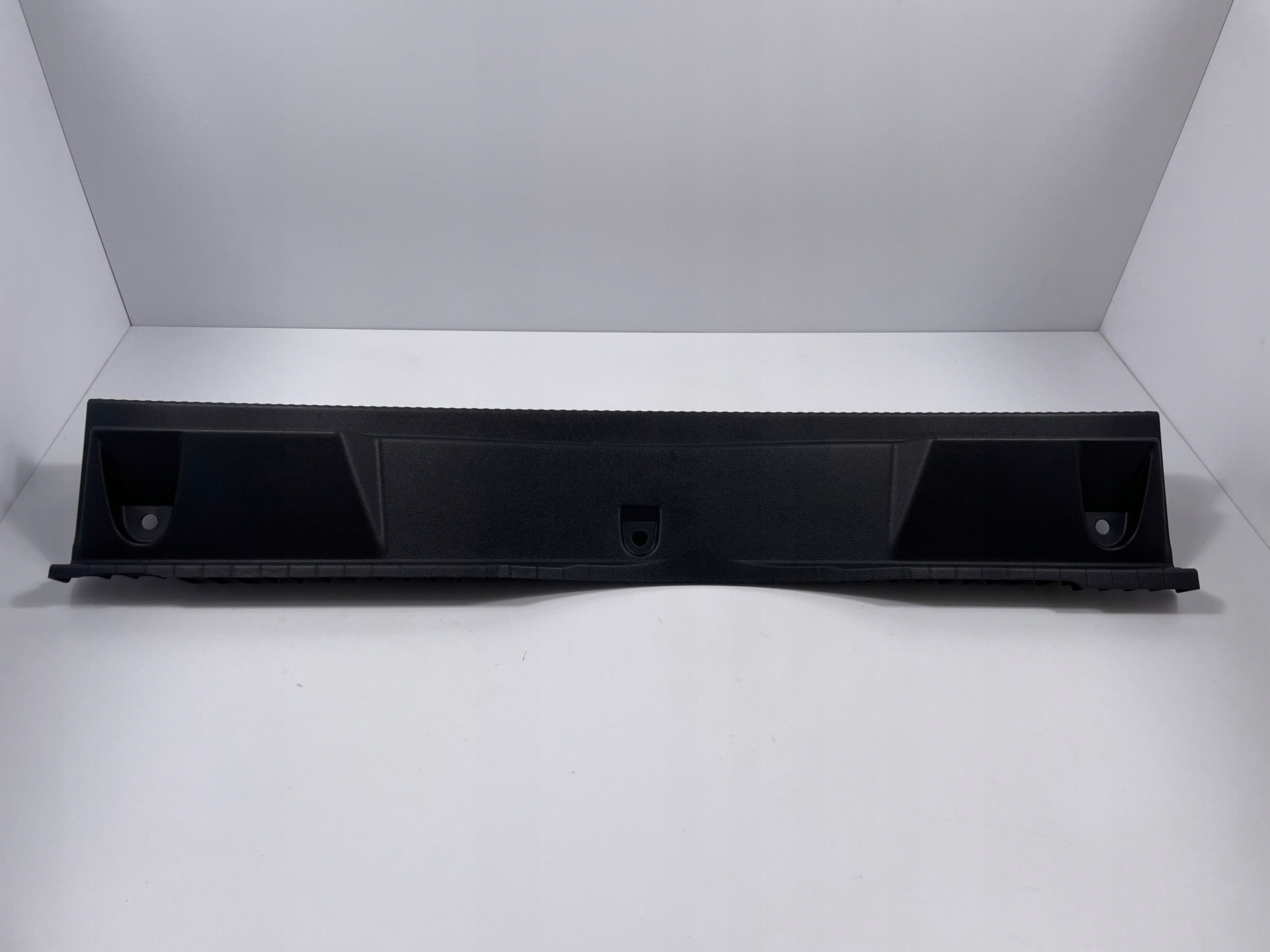 98257547ZD OSŁONA NAKŁADKA LSITWA PROGU BAGAŻNIKA PEUGEOT 2008 II