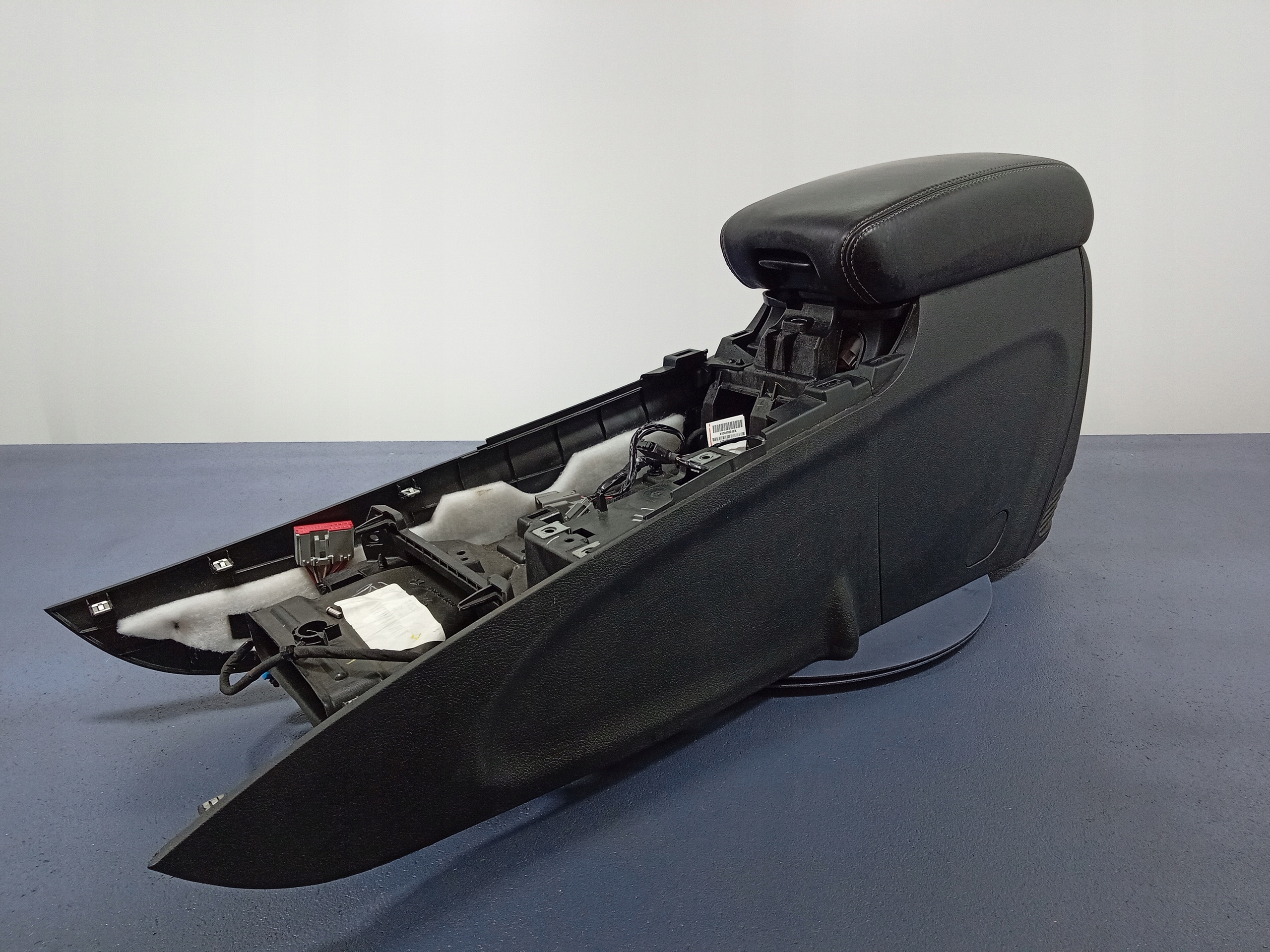 GRAND CHEROKEE WK2 FL ТУННЕЛЬ ЦЕНТРАЛЬНЫЙ ПОДЛОКОТНИК