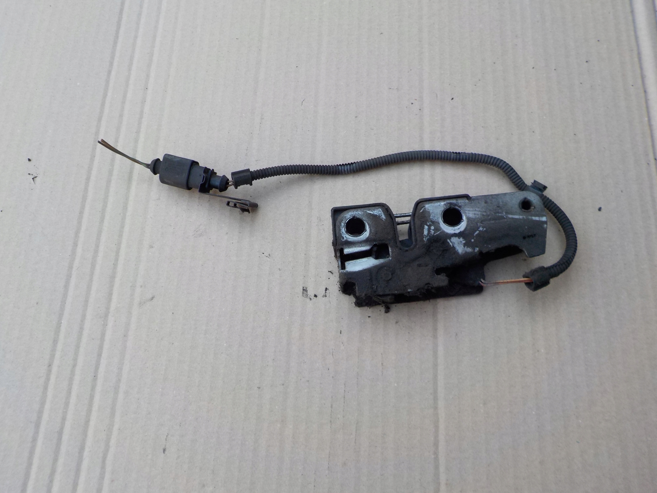 bonnet latch lock vw golf V kombi 2007r