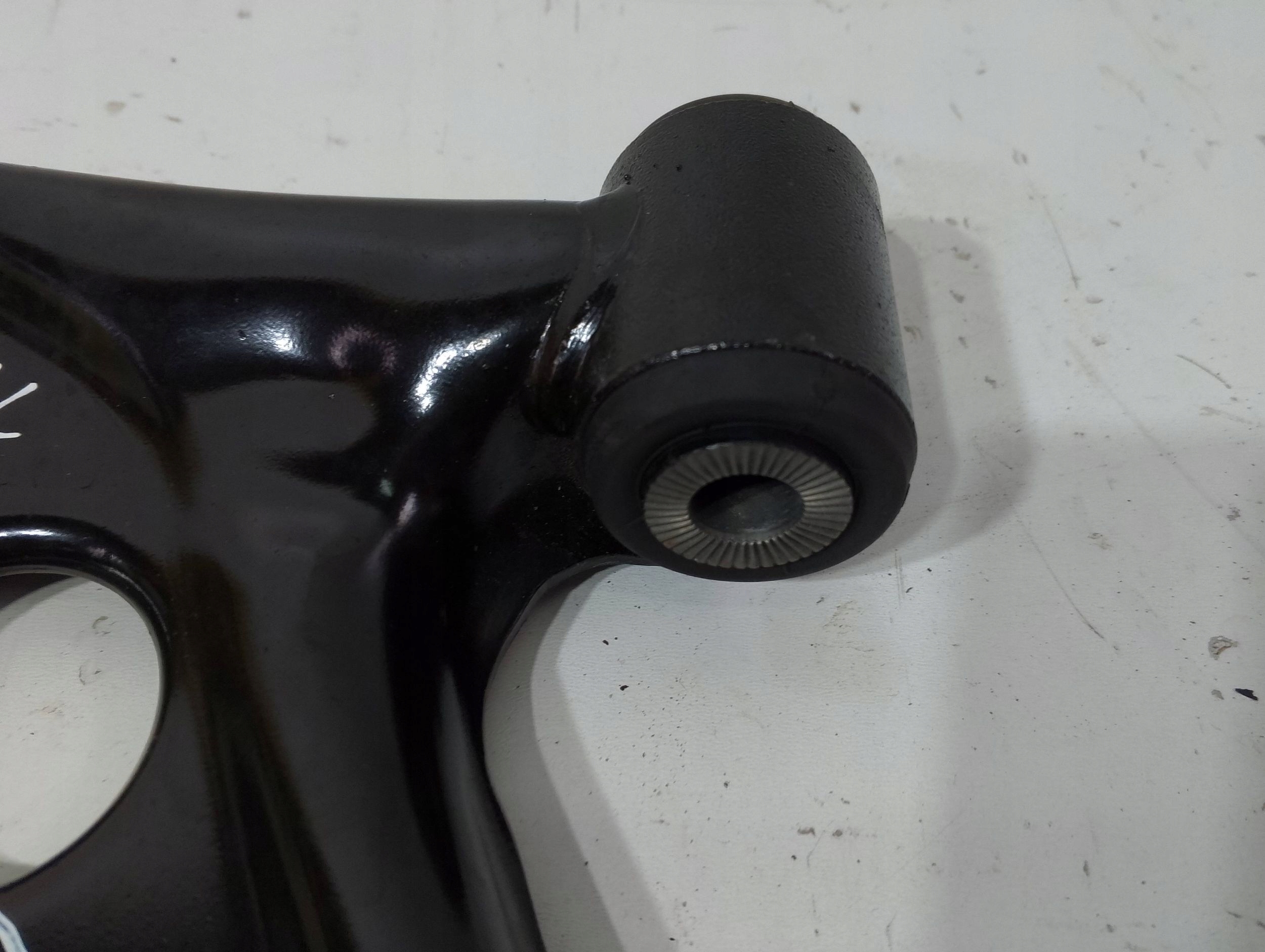 Toyota Aygo X arm front