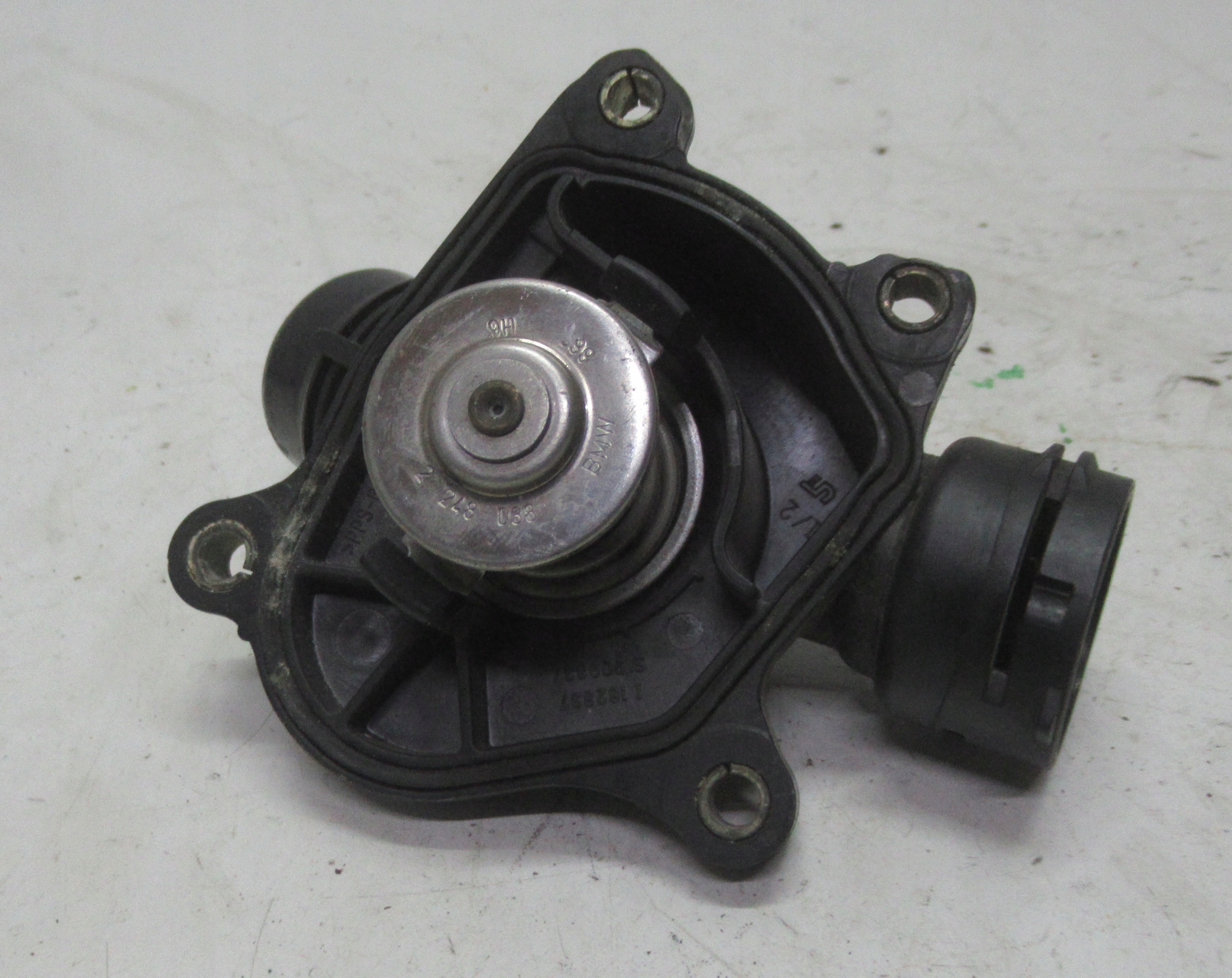 BMW E91 csomag TERMOSTATU TERMOSTAT 2248038