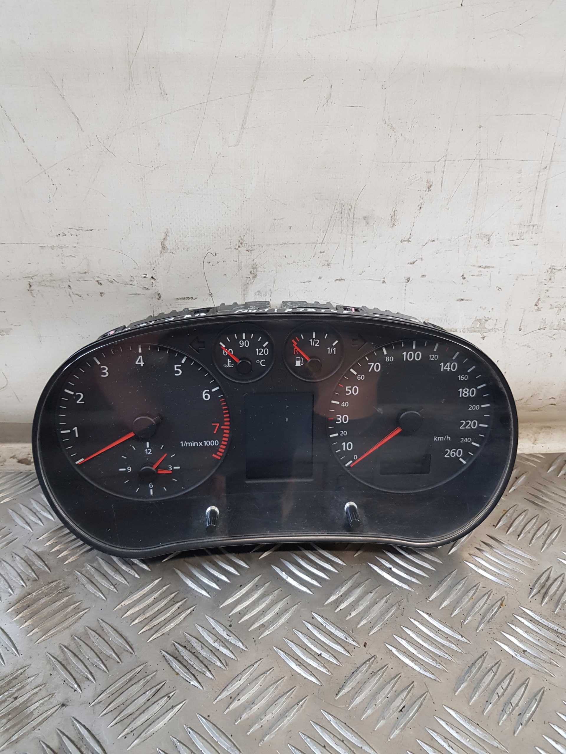 dials dials 8L0919880DX AUDI A3 8L 1.8B 97R- EUROPA