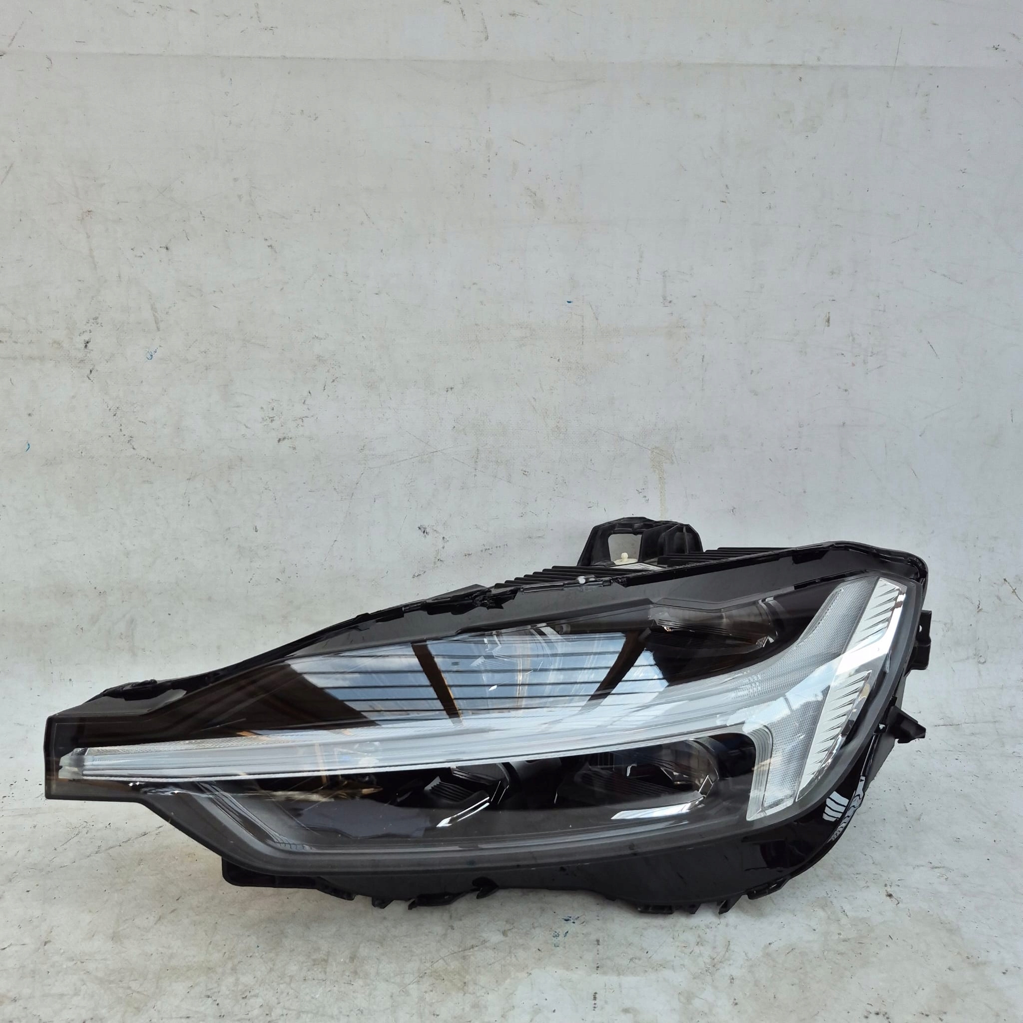 VOLVO XC60 II LIFT 20- light left front front FULL LED 32342506
