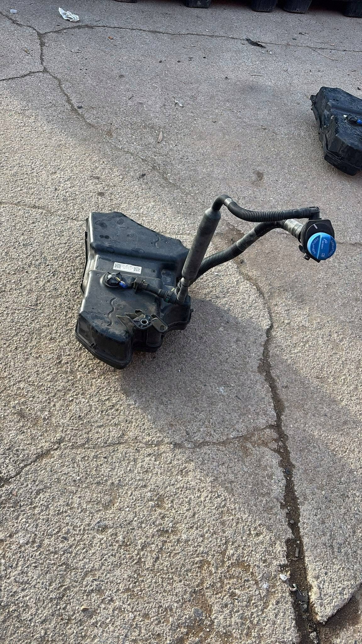 tank AdBlue Volkswagen Touran III 5QA131877D 5QA131965E 5Q0131969E