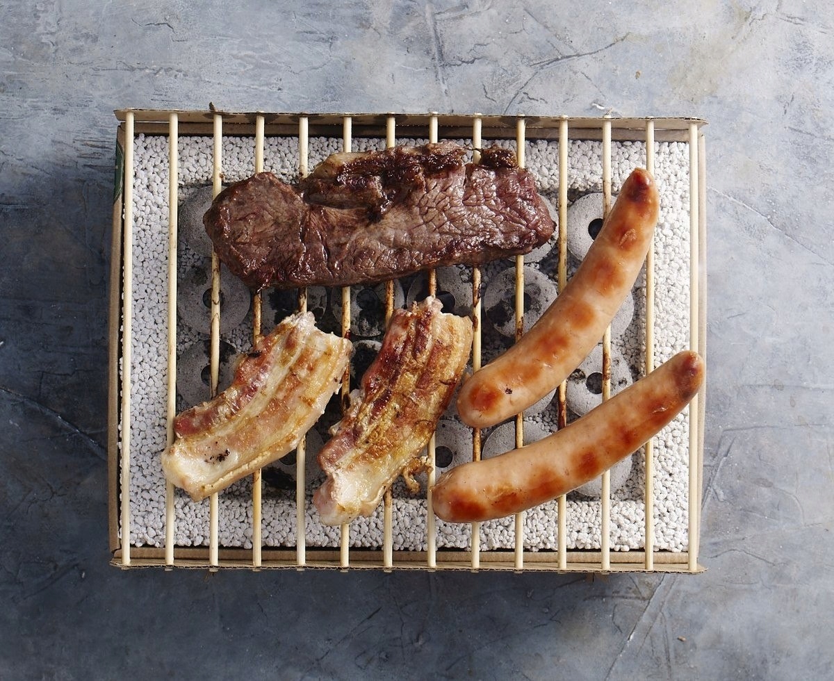 Grill węglowy MEATEOR jednorazowy eko kartonowy naturalny ekologiczny Wysokość grilla 5.5 cm