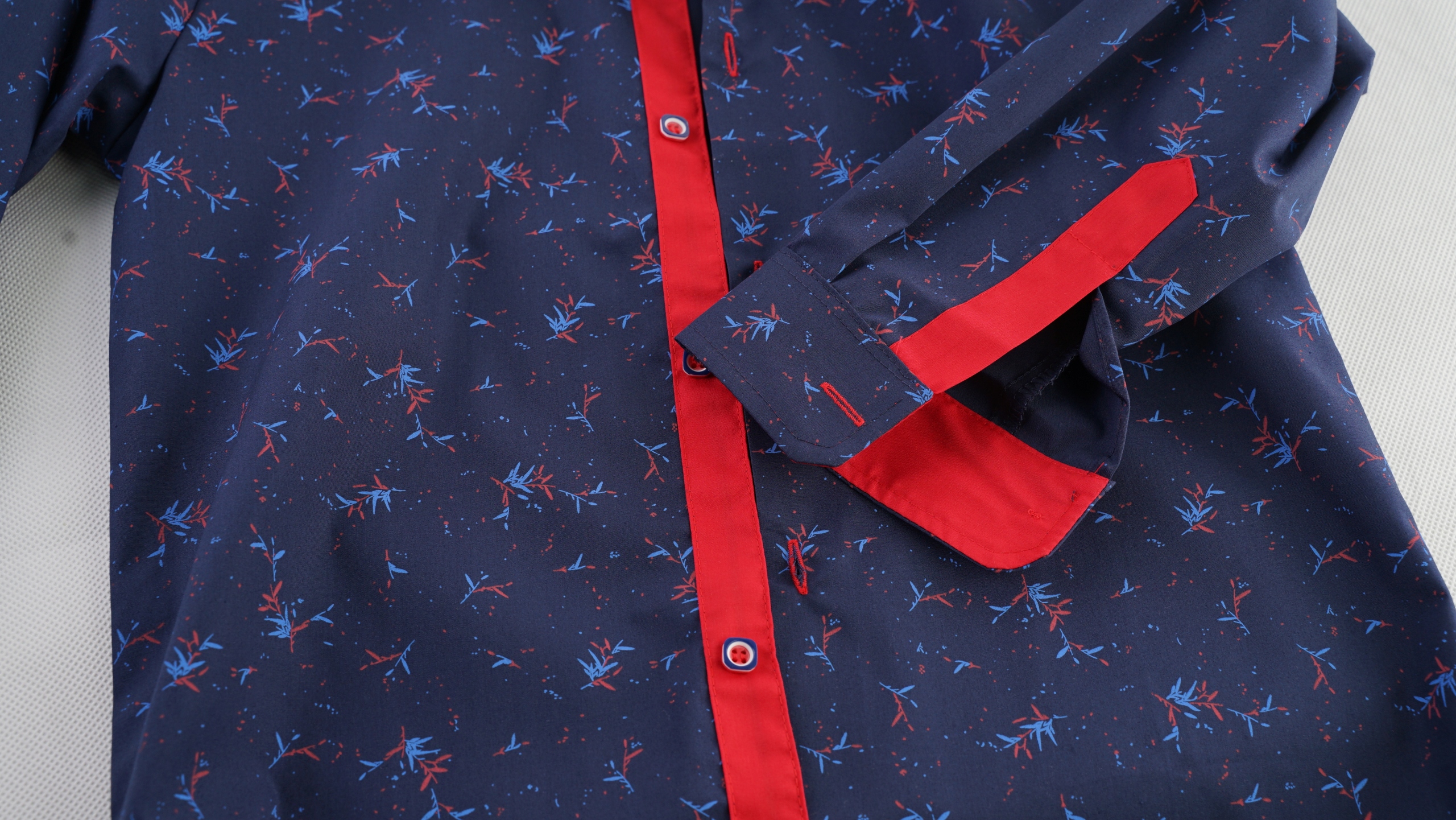 Koszula dla chłopca granatowa elegancka długi rękaw igiełki red BIKS 110 Kod producenta nowe igiełki czerwone