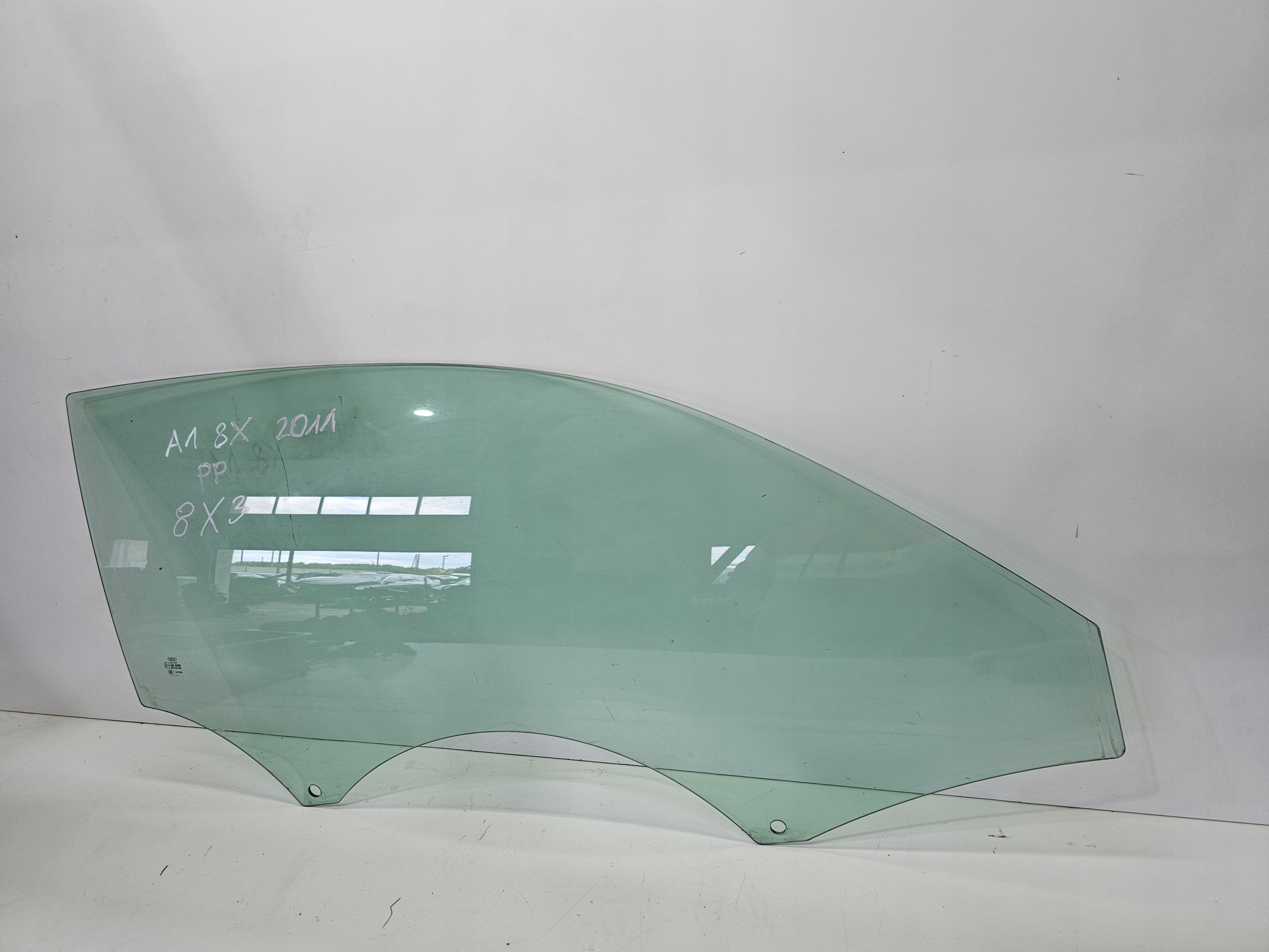 window side door right front AUDI A1 8X 8X3 3-door 2011R
