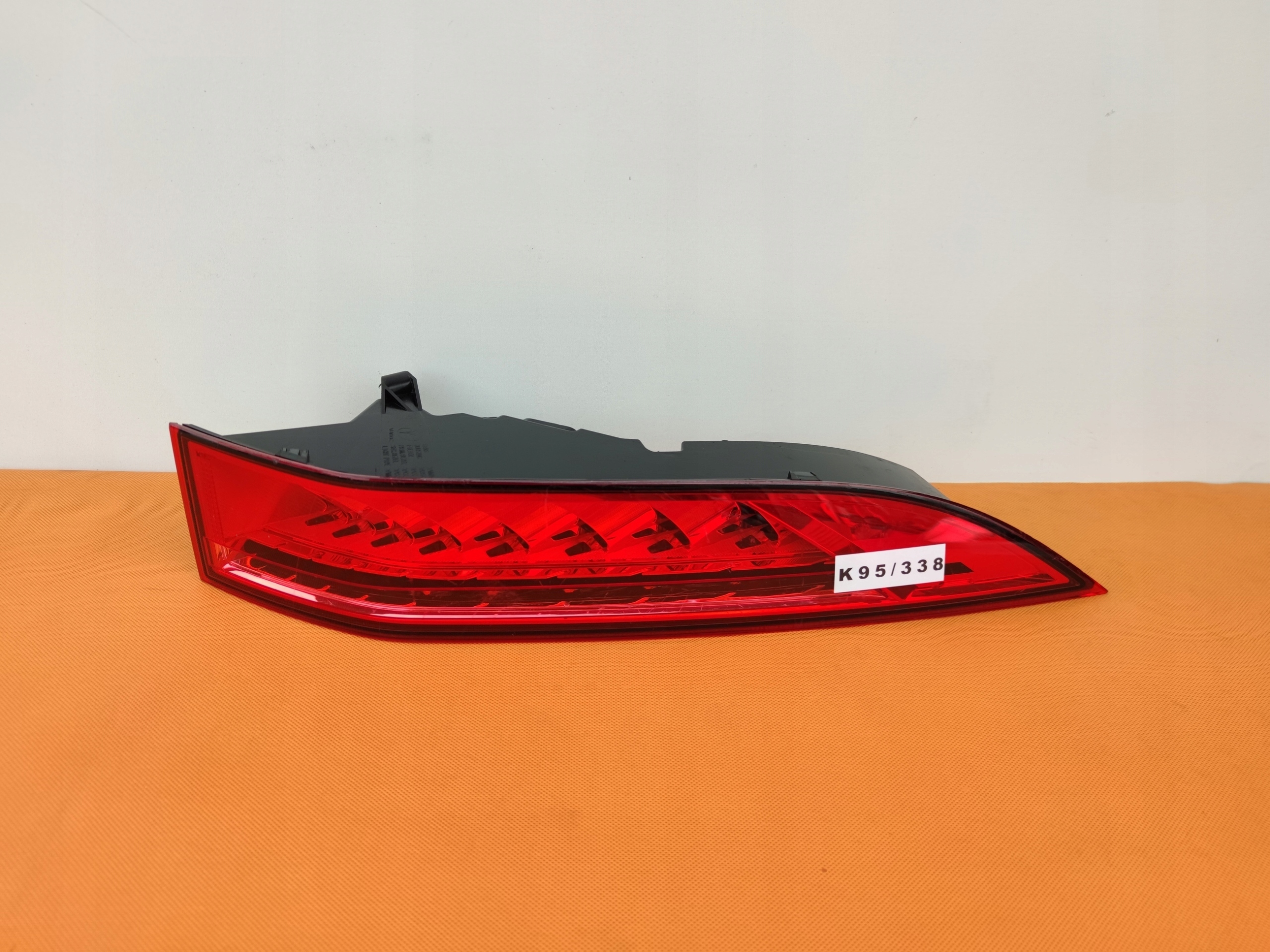 JAGUAR F-PACE right light rear part NAROZNA PUSZKA 338