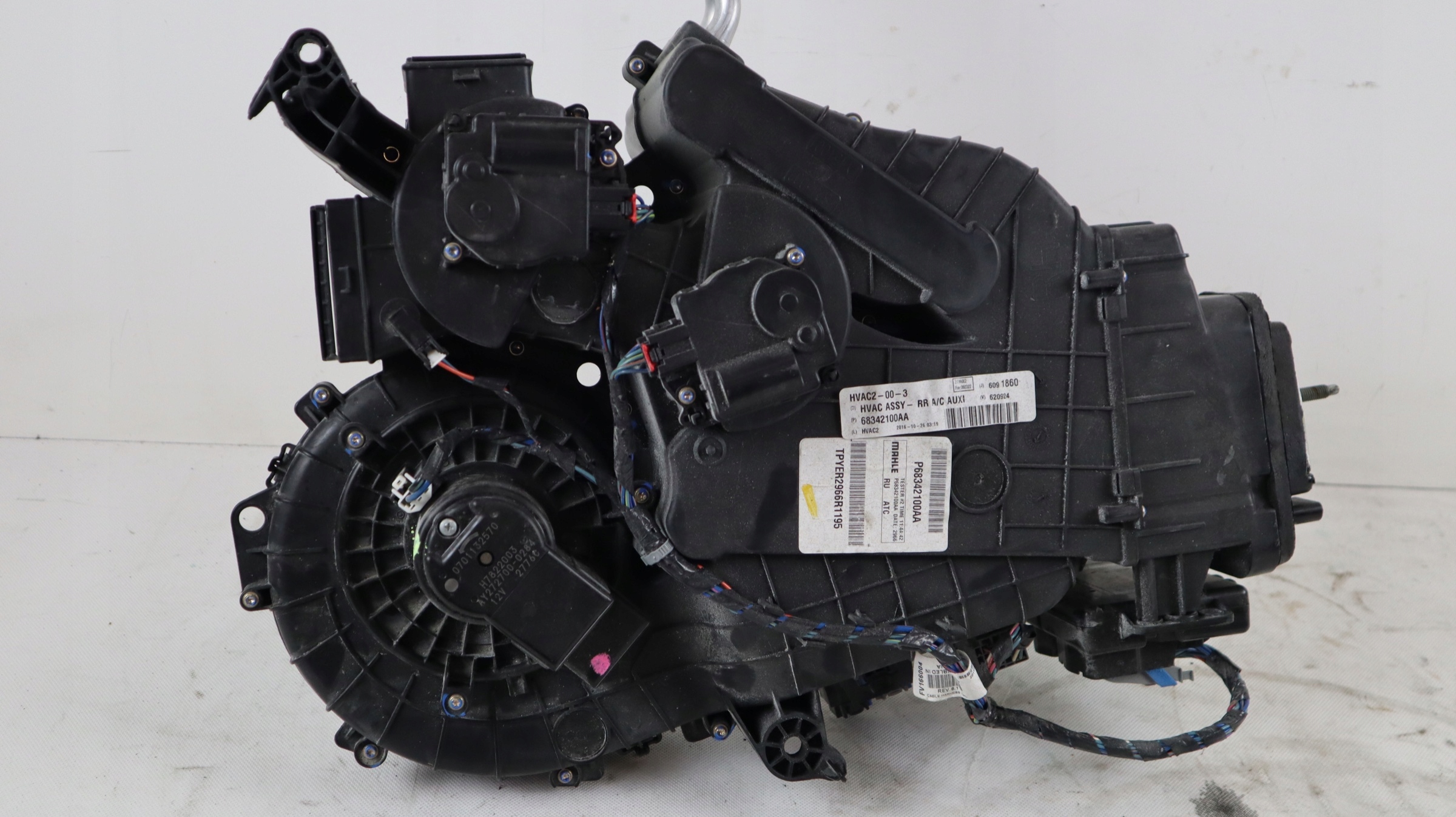 CHRYSLER PACIFICA 3.6 16- радиатор отопителя 68342100AA