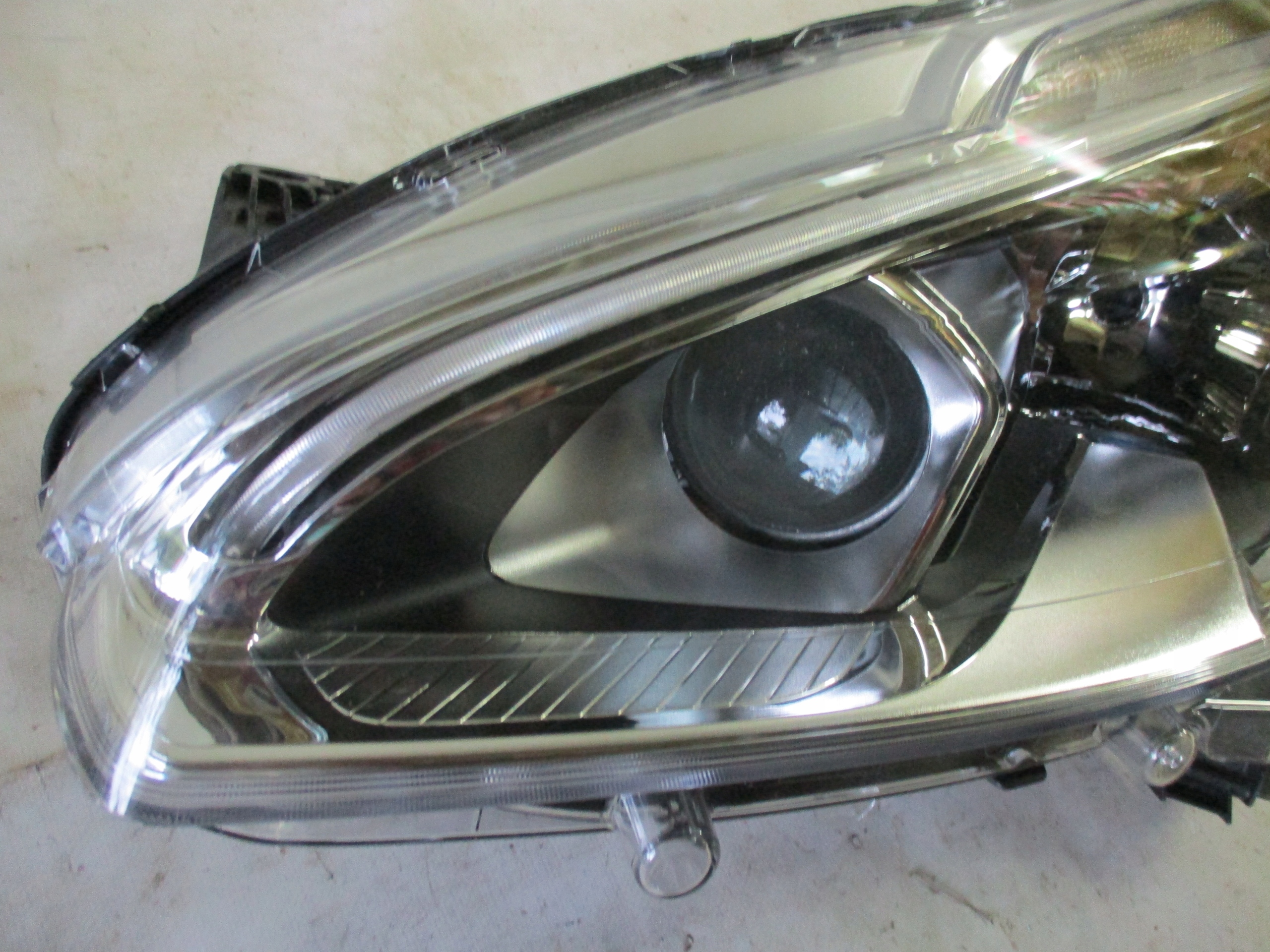 light left front front Peugeot 208 lift 15r-lens LED 9822690480