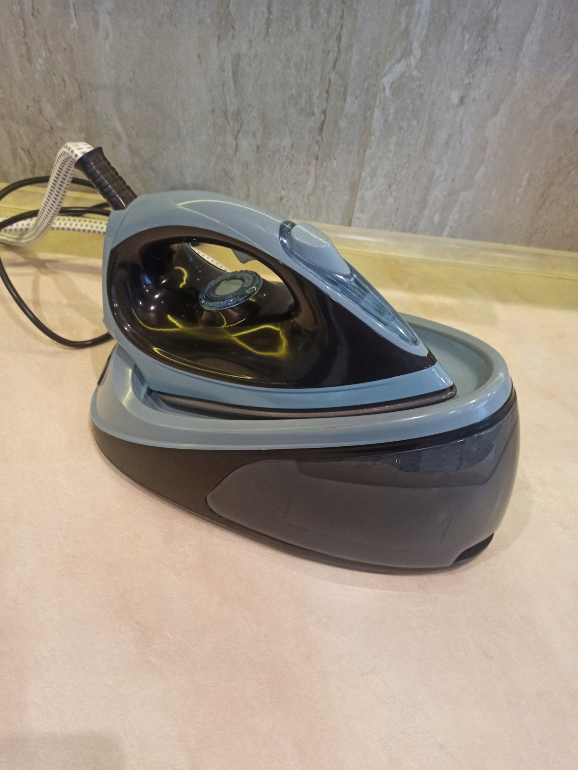 Stacja parowa Klarstein V2 2100 W UŻYWANA CZYTAJ OPIS Model V2