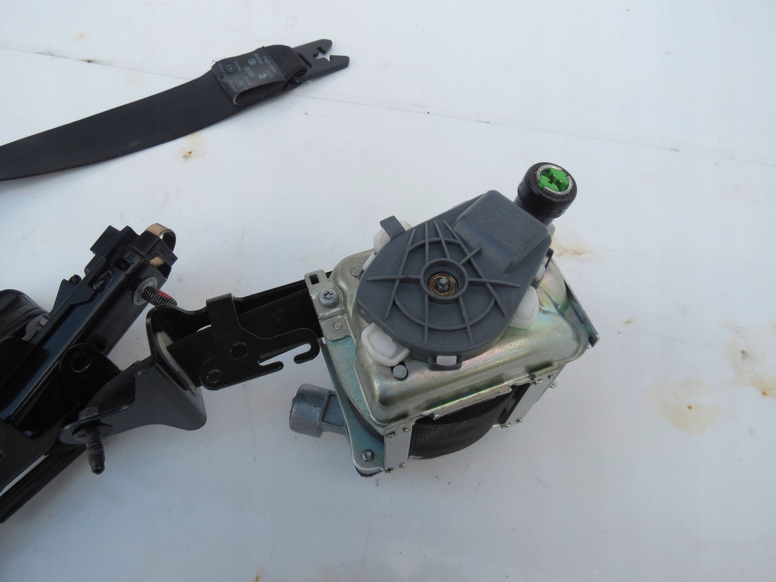 tension belt safety right front VOLVO V60 39818843