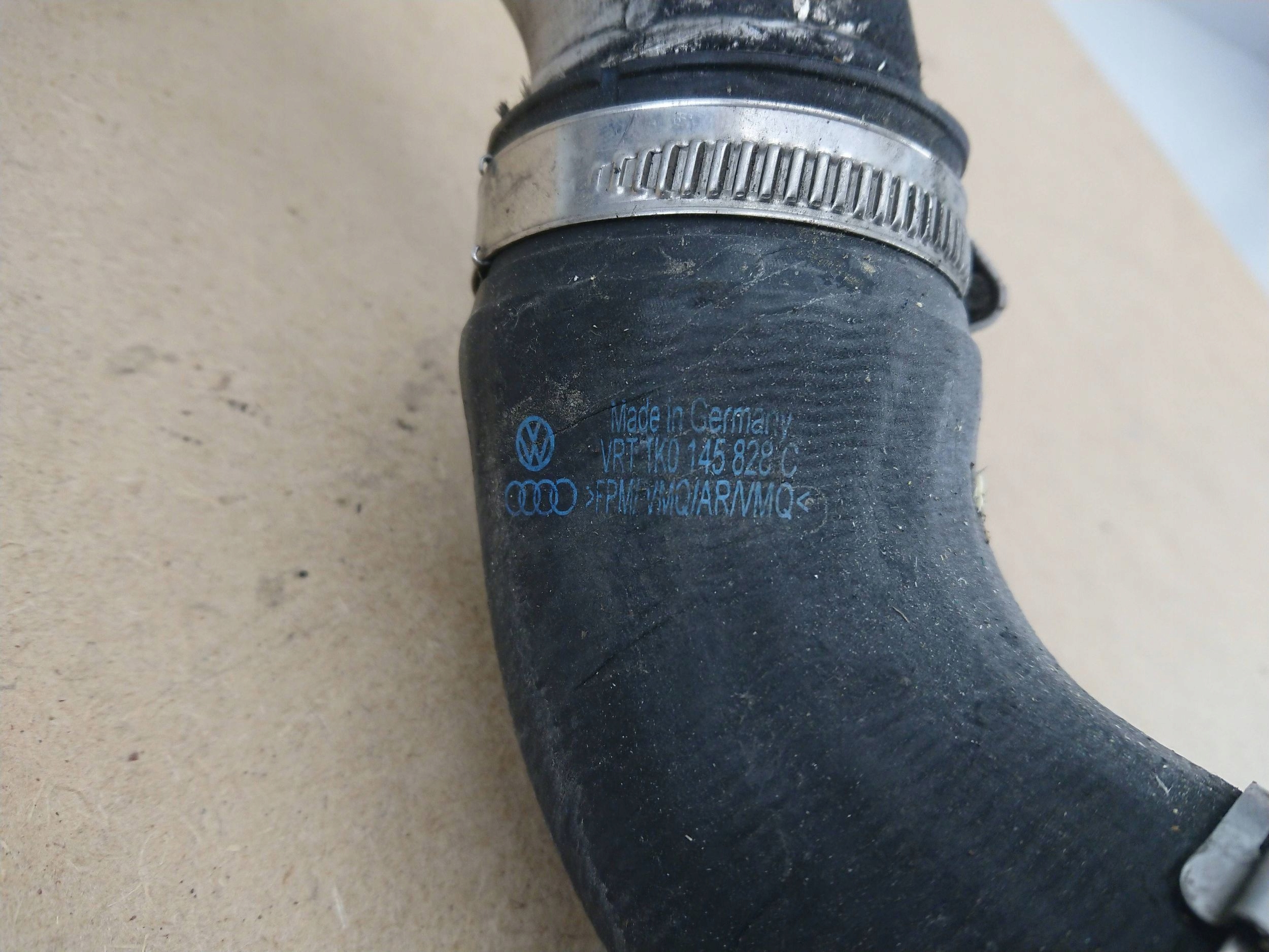 Volkswagen Touran a 1 1K0 hadice trouba intercoolera