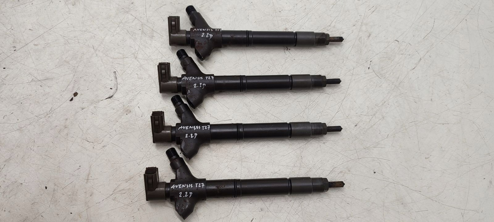 injector Toyota Avensis T27 2,2 D4D