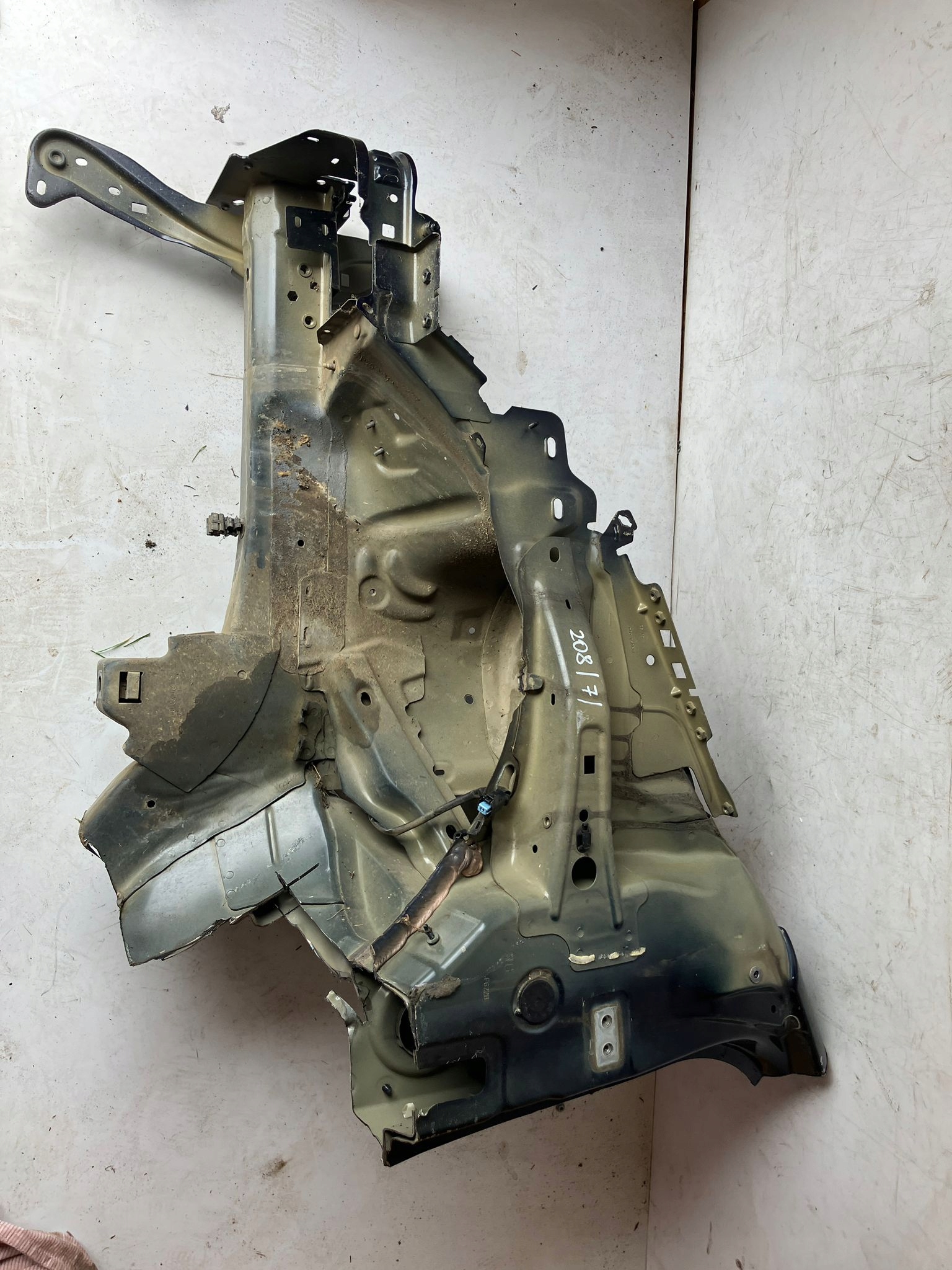 quarter quarter left front PEUGEOT 208