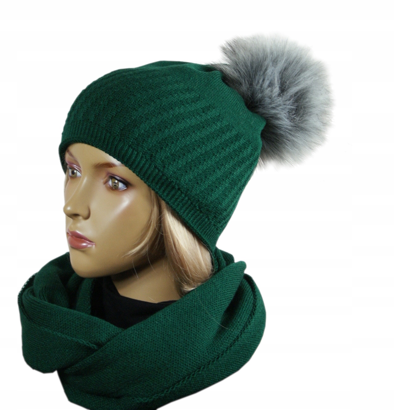 

Mg# Komplet Czapka Komin pompon 40