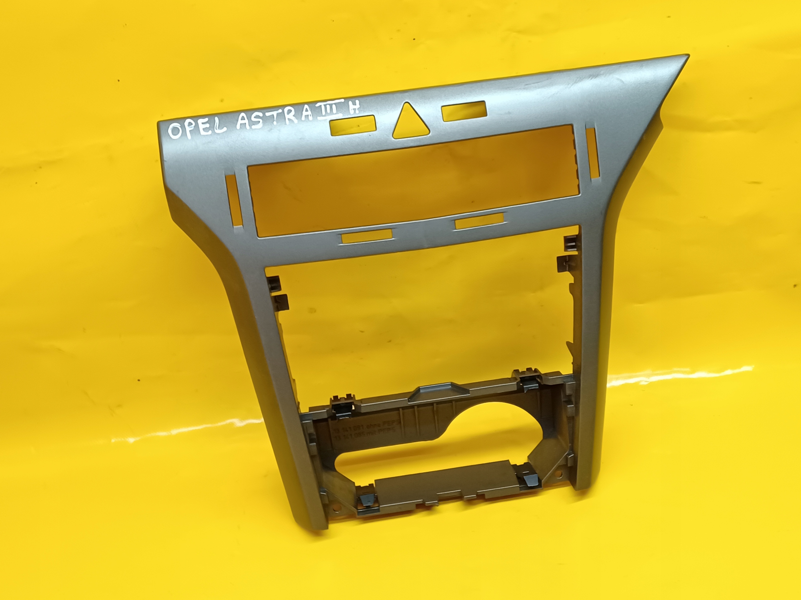 консоль центральная opel oe 331985437
