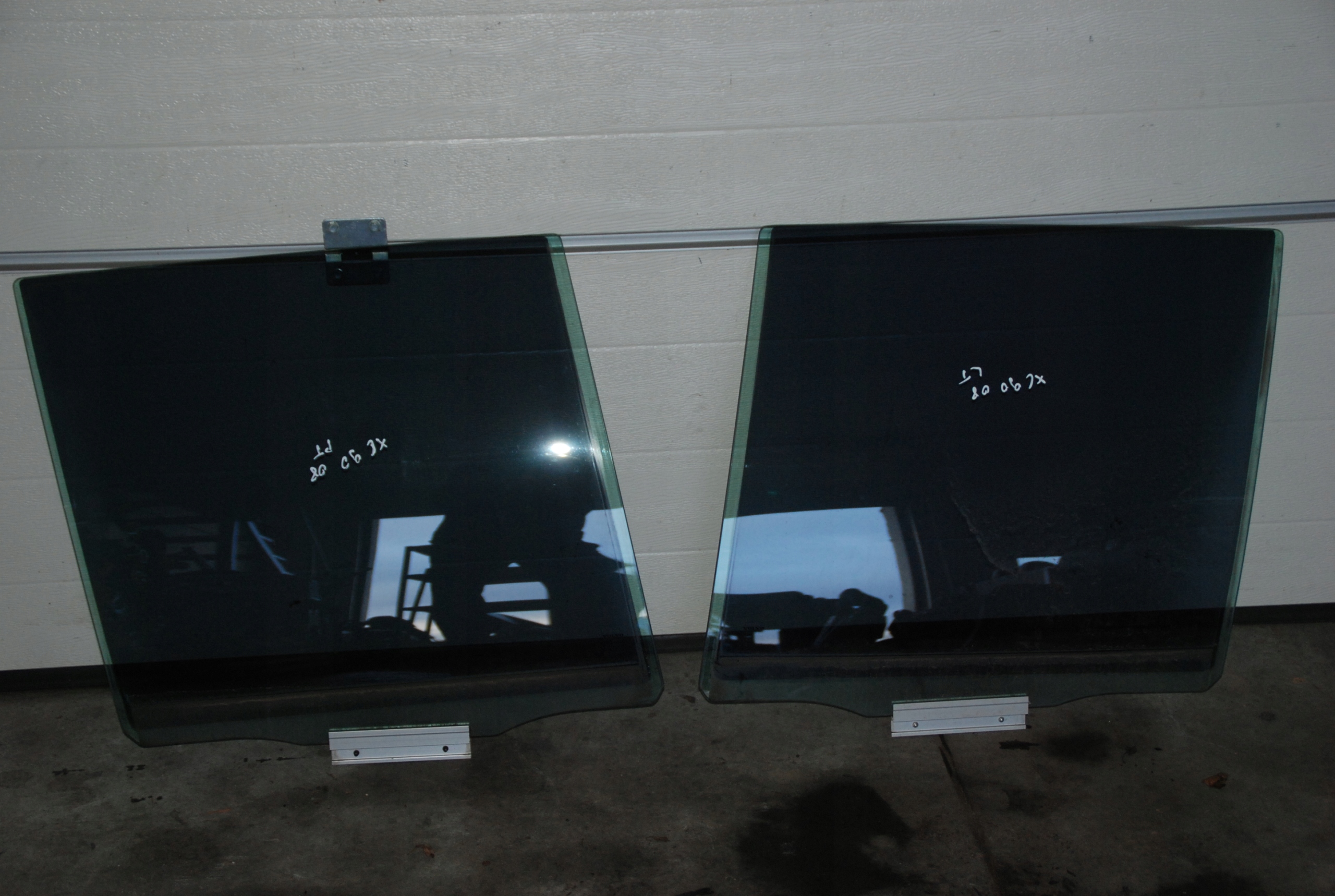 СТЕКЛО ДВЕРИ L / P ЗАДНЯЯ VOLVO XC90 08R