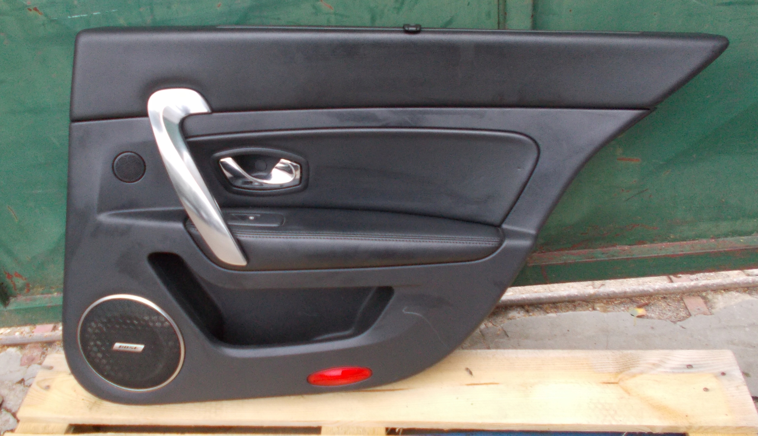 RENAULT LATITUDE 3.0 DCI 12R side door right rear part