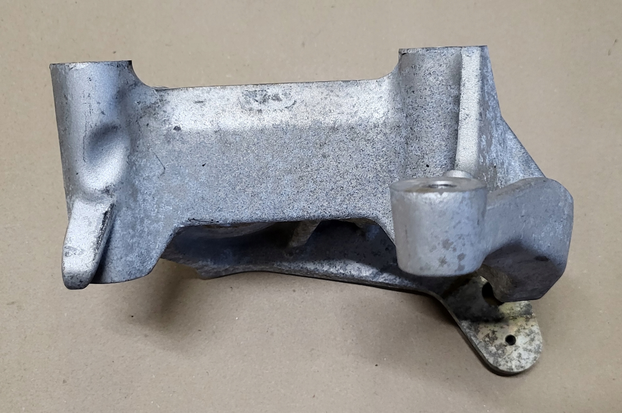 engine mount console holder bracket VOLVO XC60 II 2.0D HYBRID XC90 2 S90