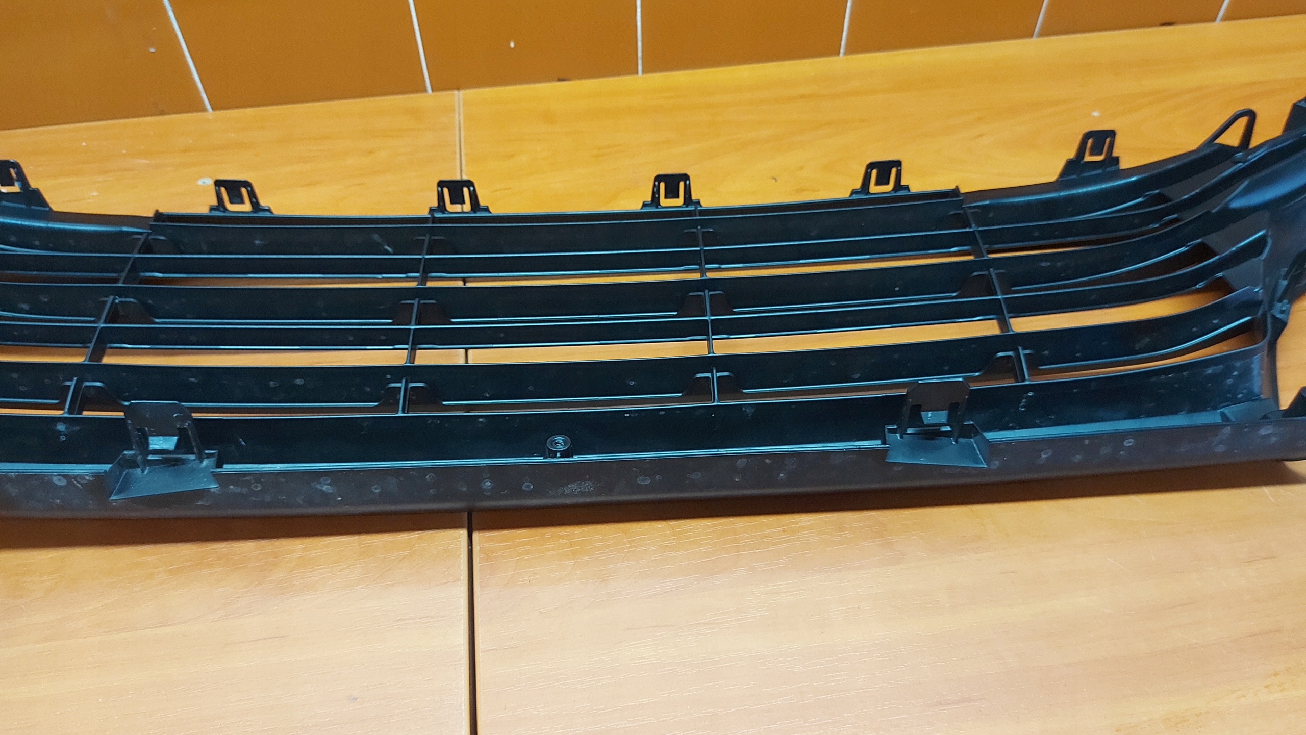 grid of a bumper central lower front front TOYOTA YARIS IV 20