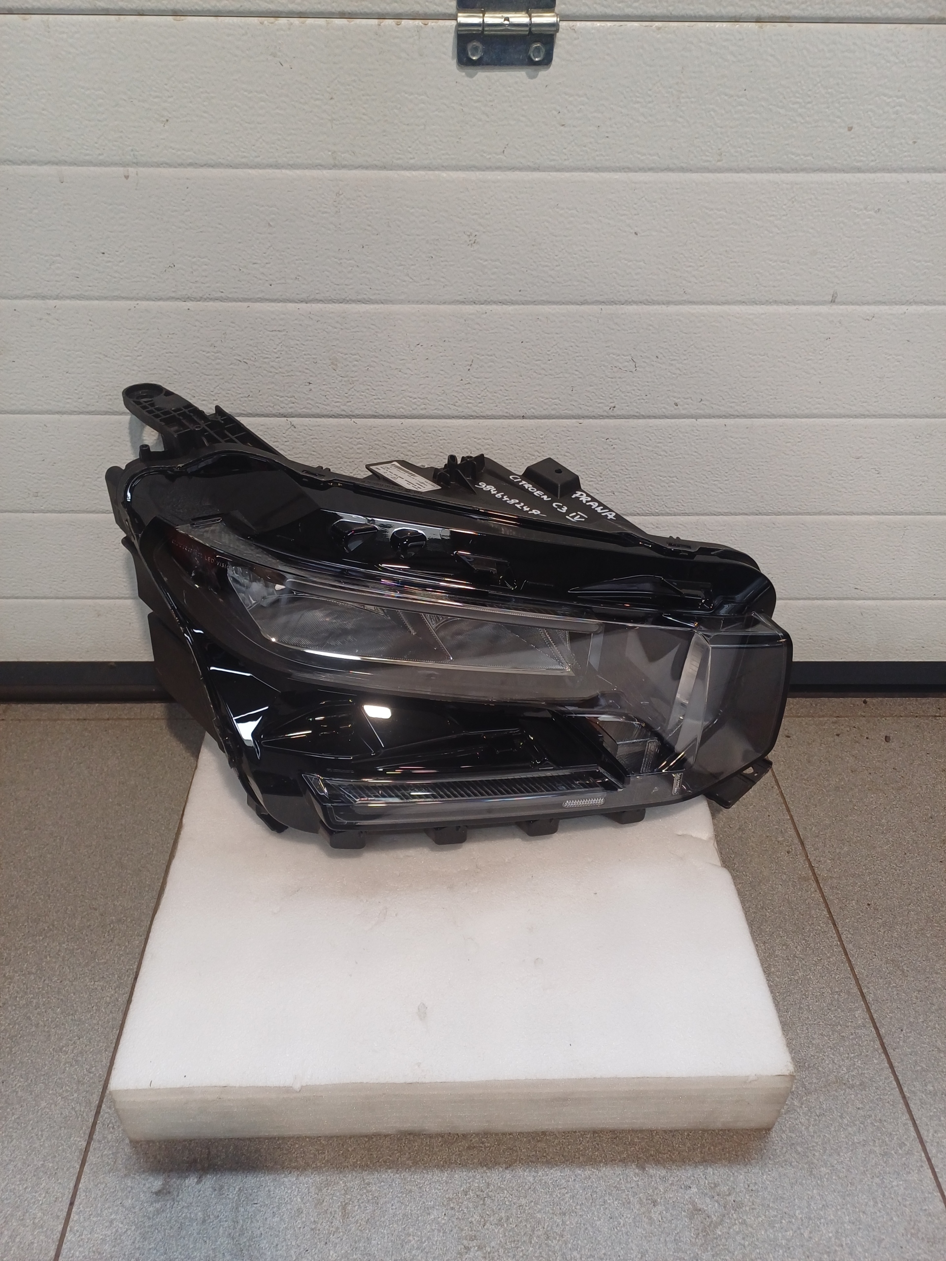 light right front front CITROEN C3 IV 9846482480