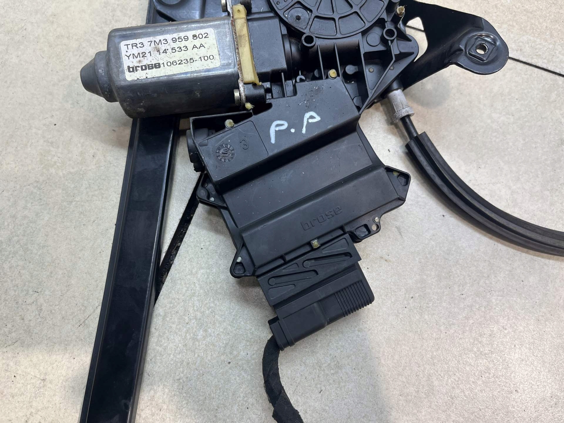 window regulator right front GALAXY 1.9 TDI FL TR37M3959802