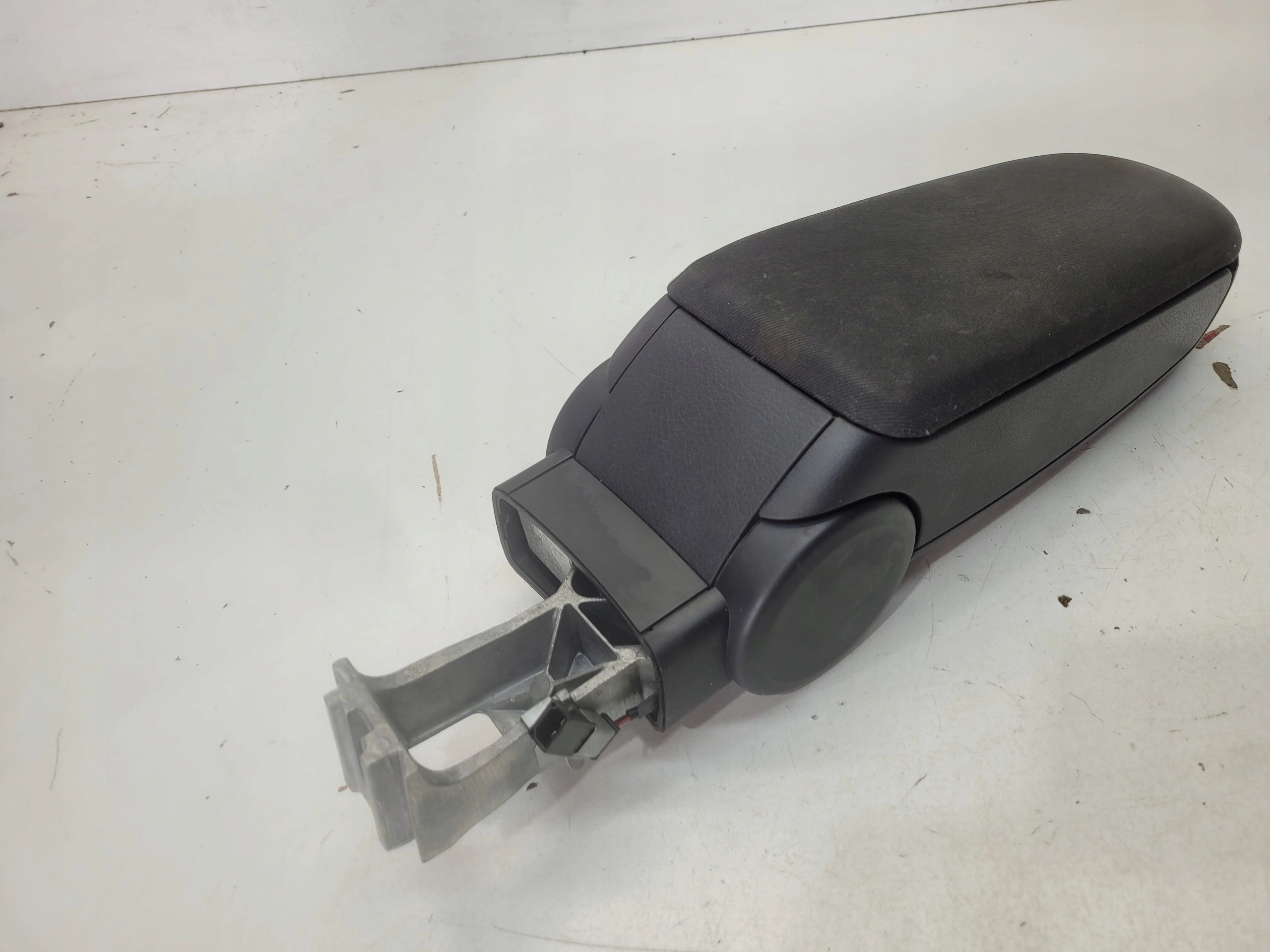 armrest front AUDI A4 B6 B7 WELUR 8E0864207D 1/26