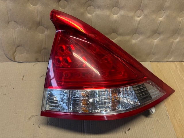 Honda INSIGHT фонарь правый задний 2009 r.