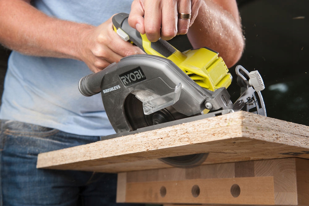RYOBI PILARKA TARCZOWA BEZSZCZOTKOWA R18CS7 + 2Ah Maksymalna moc 1 W