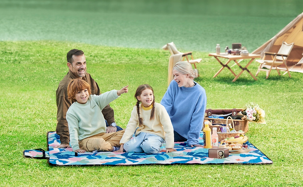 KOC PIKNIKOWY TERMICZNY DUŻY 200x200 cm WODOODPORNY MATA PLAŻOWA PARK GRILL Cechy dodatkowe izolowany spód uchwyt do przenoszenia zapięcie