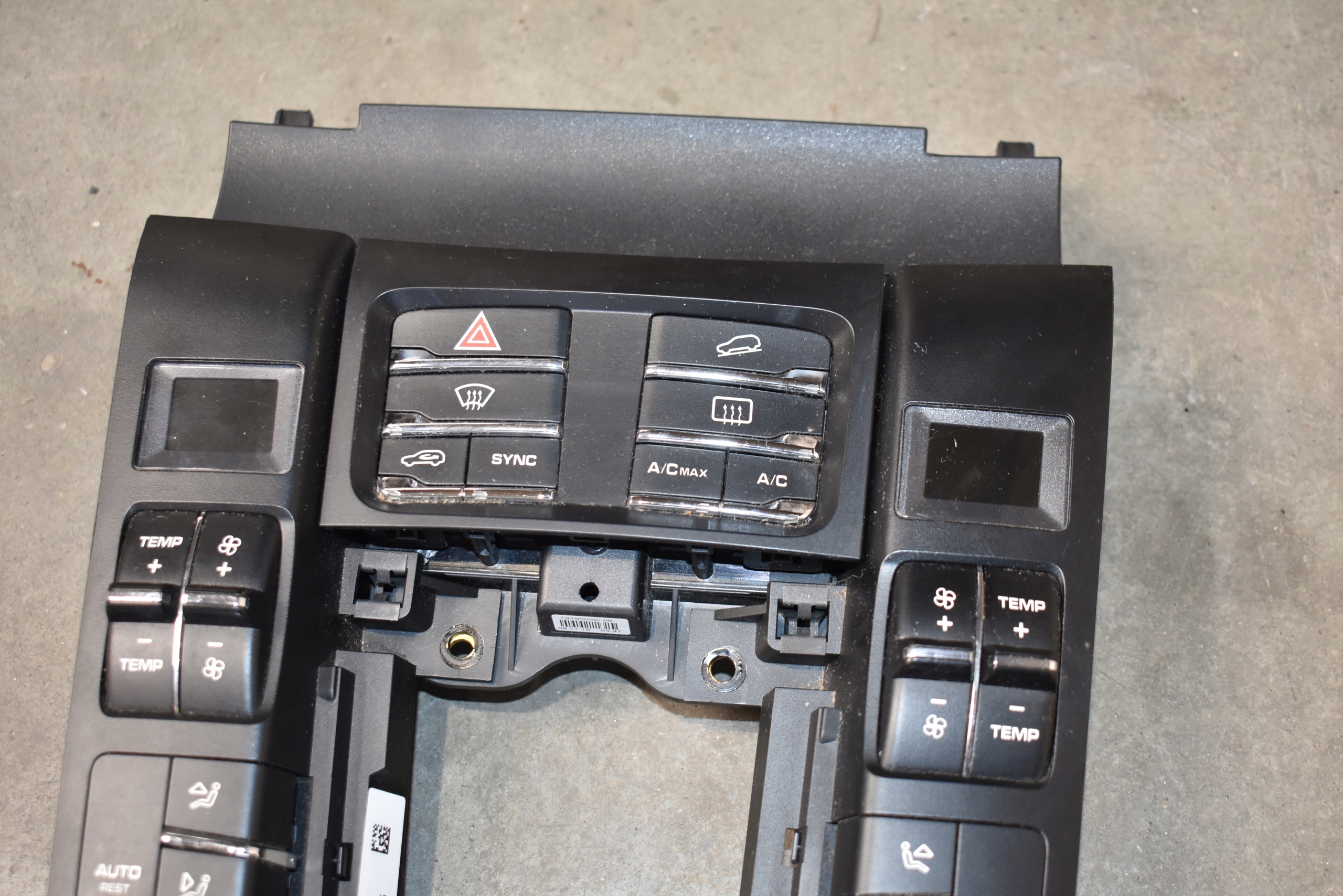 IDEALNY PANEL MULTIMEDIALNY PORSCHE MACAN 1