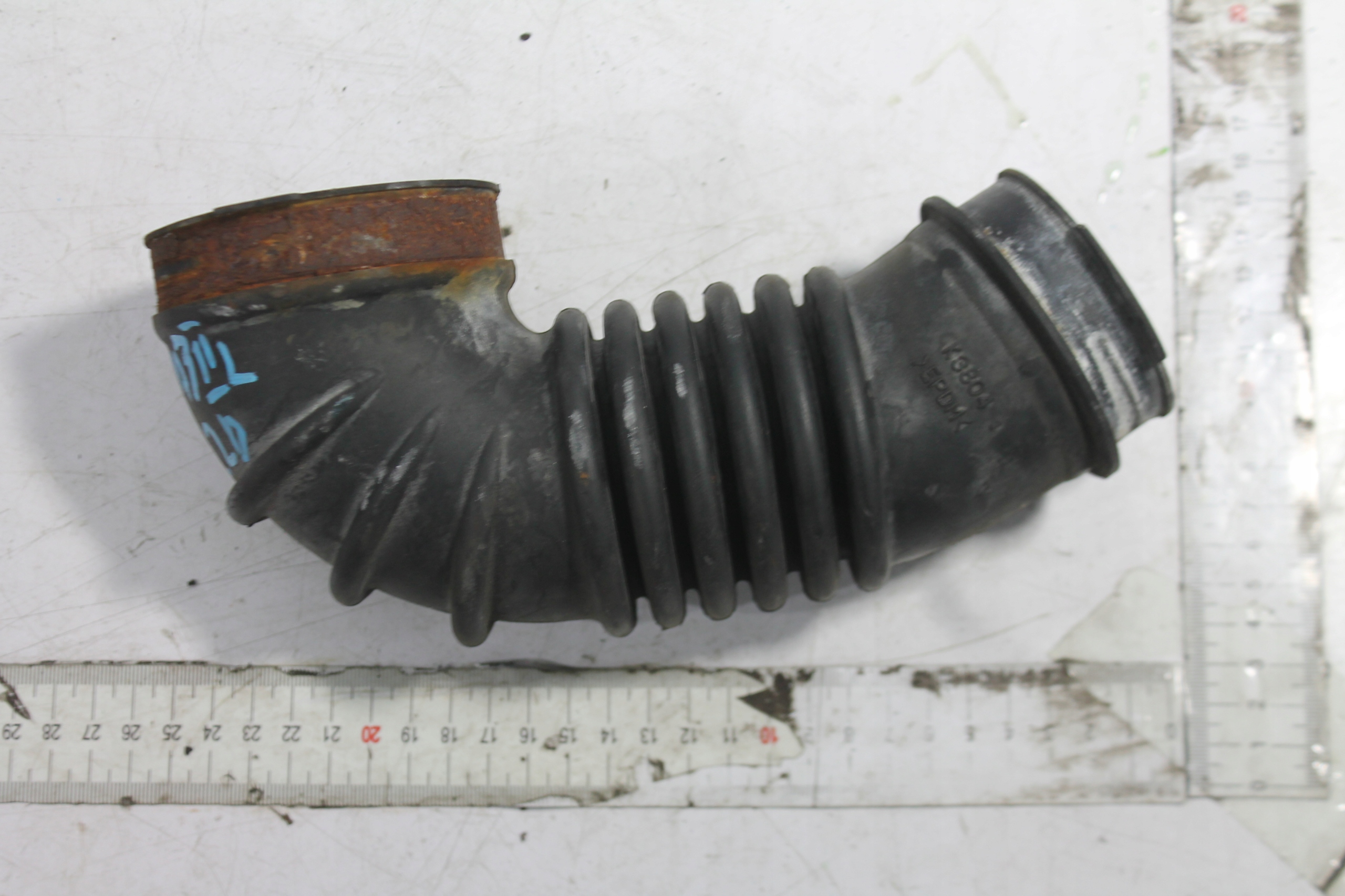 труба впуск Воздух R2AJ13221 mazda 3 II 2.2d 08-