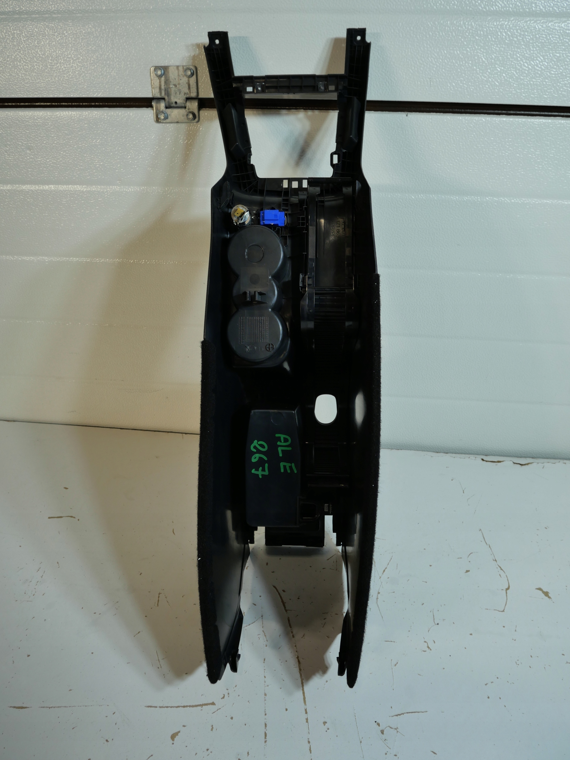 OCTAVIA II TUNEL central armrest 1Z1863241