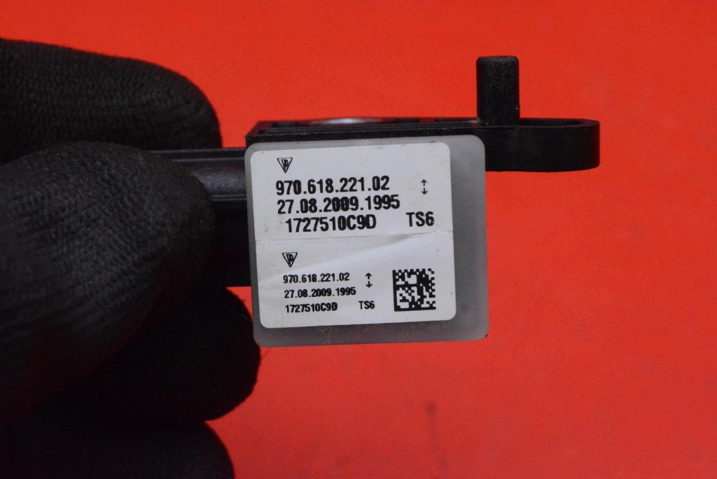 impact sensor right rear part 97061822102 PORSCHE PANAMERA 970 09-13