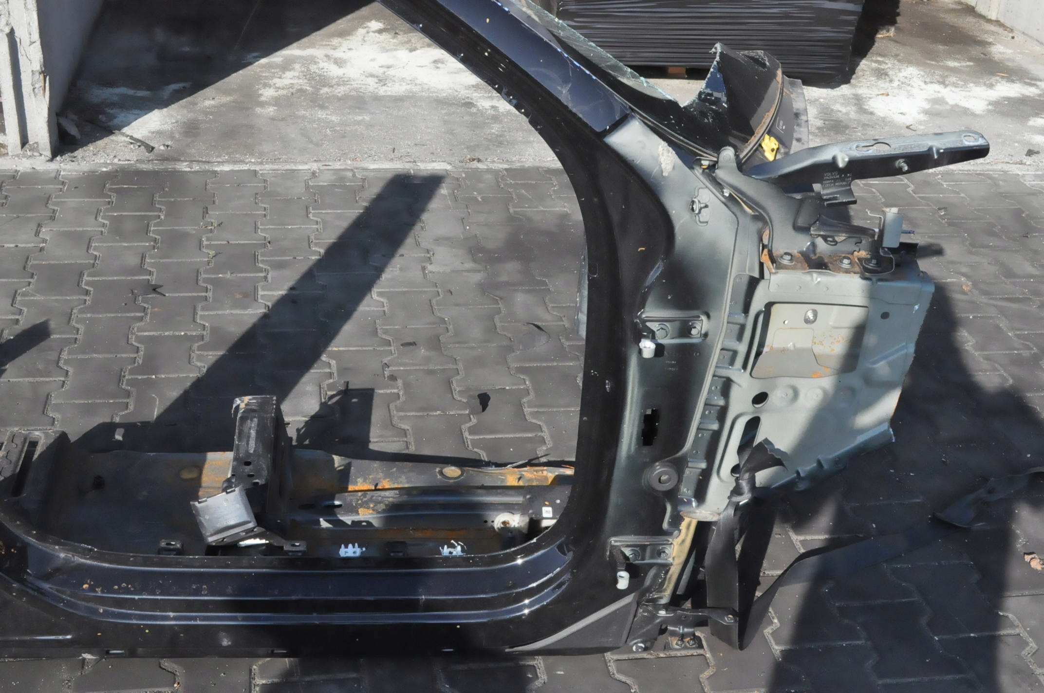 VOLVO XC60 II SŁUPEK PRÓG PRAWY Producent części Volvo