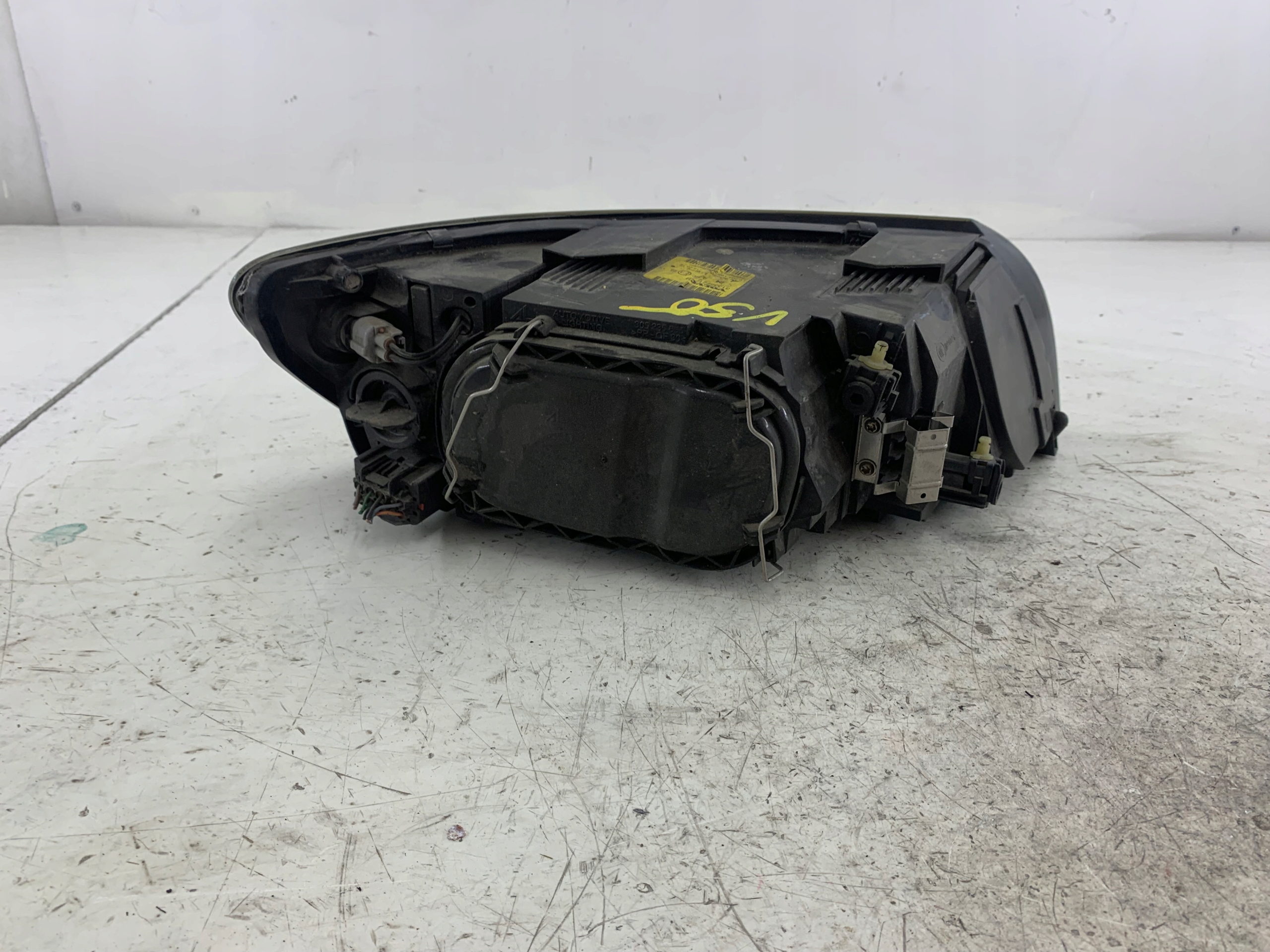 VOLVO V50 II light left front 31335221