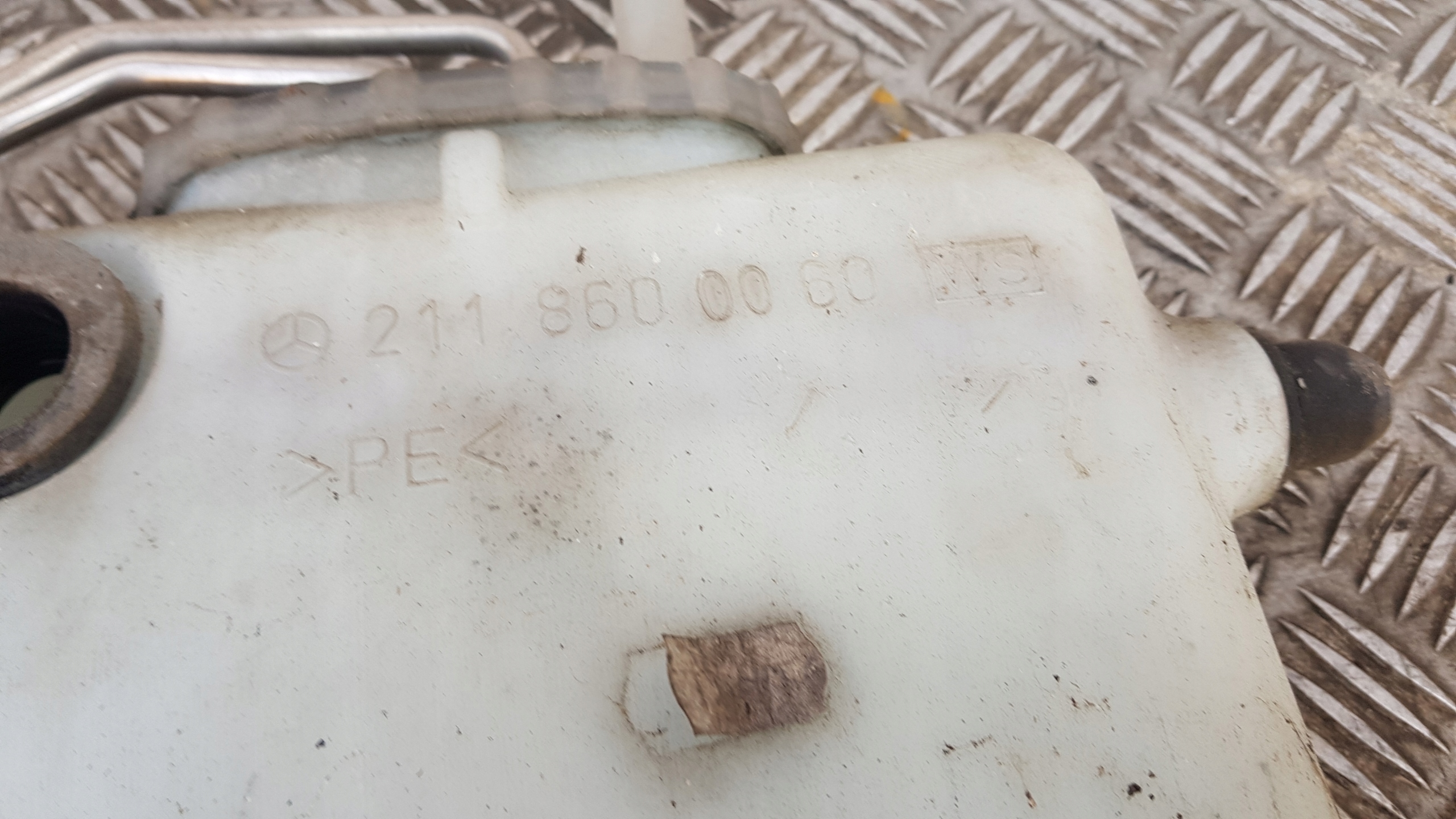MERCEDES W211 washer fluid tank pump