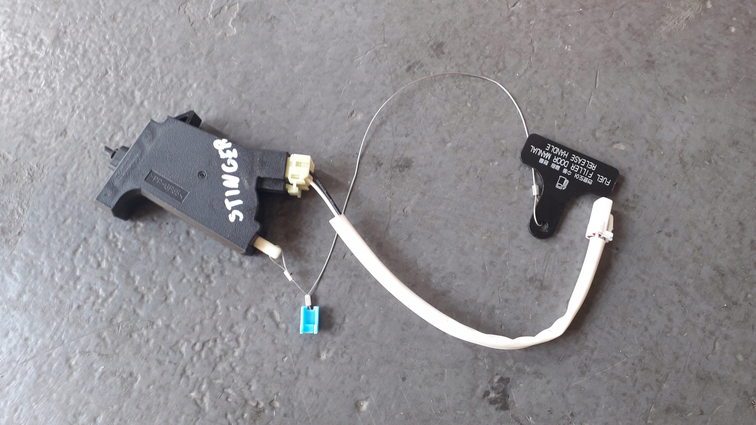 KIA STINGER 2017 20 SILOWNIK KLAPKI WLEWU CIEGNO