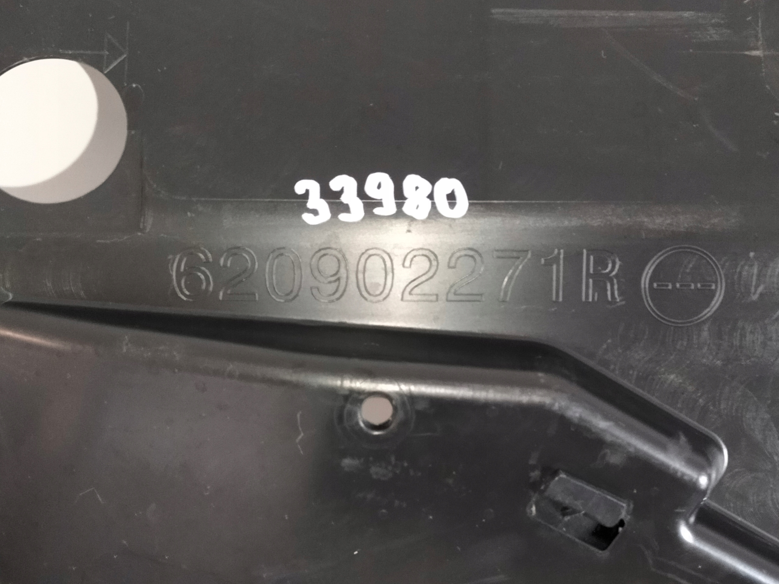 grille grid support pillar RENAULT CAPTUR and LIFT 17-19