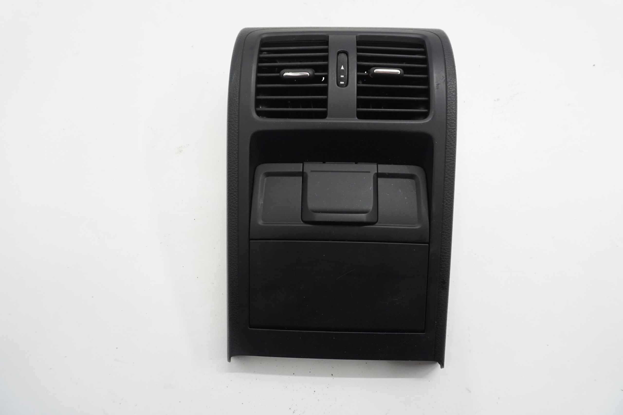 3AA864298B - VW PASSAT B7 вентиляционная решетка задняя 3AA864298