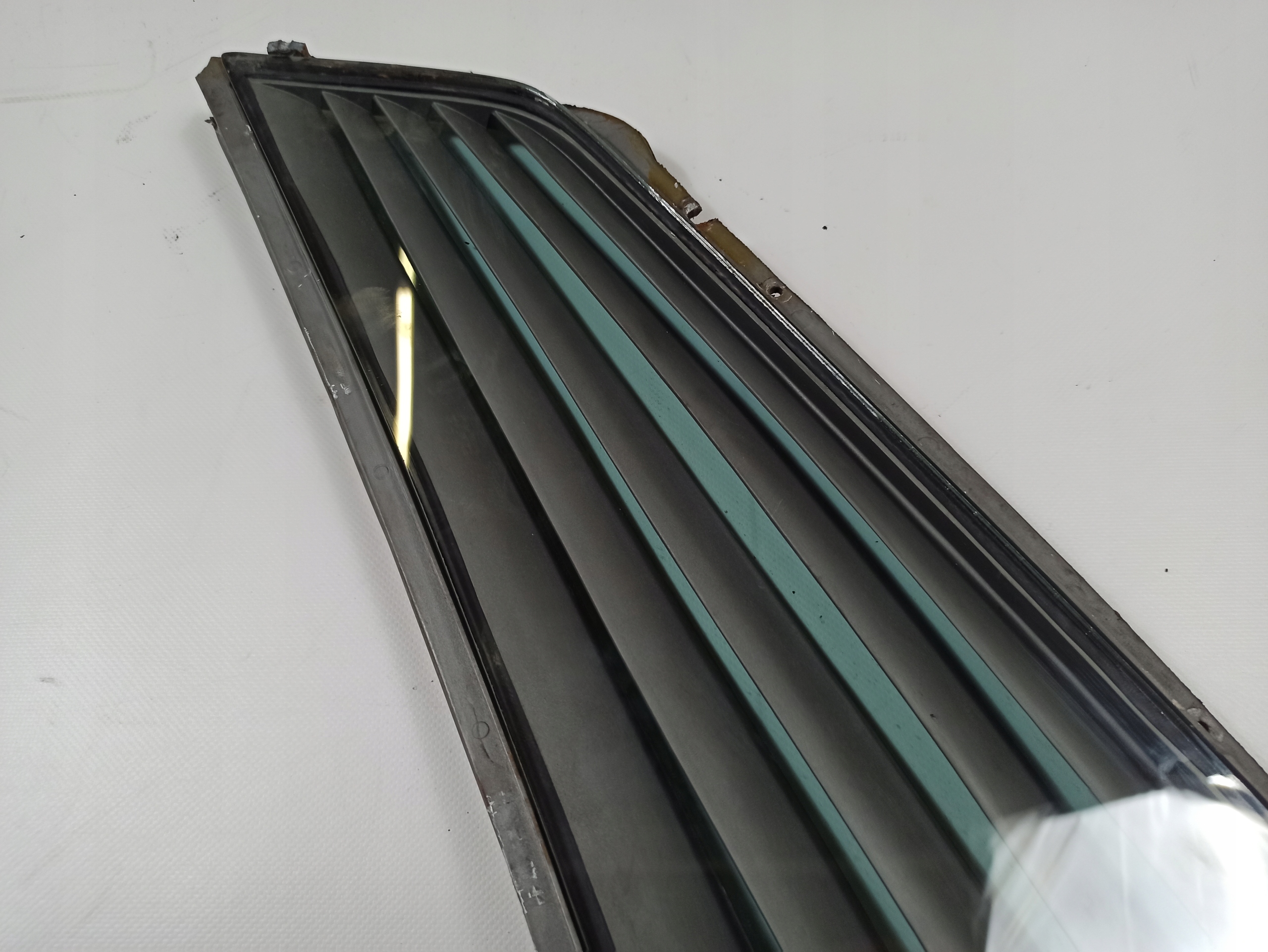 window side trojkat bodywork Mercedes SLC C107