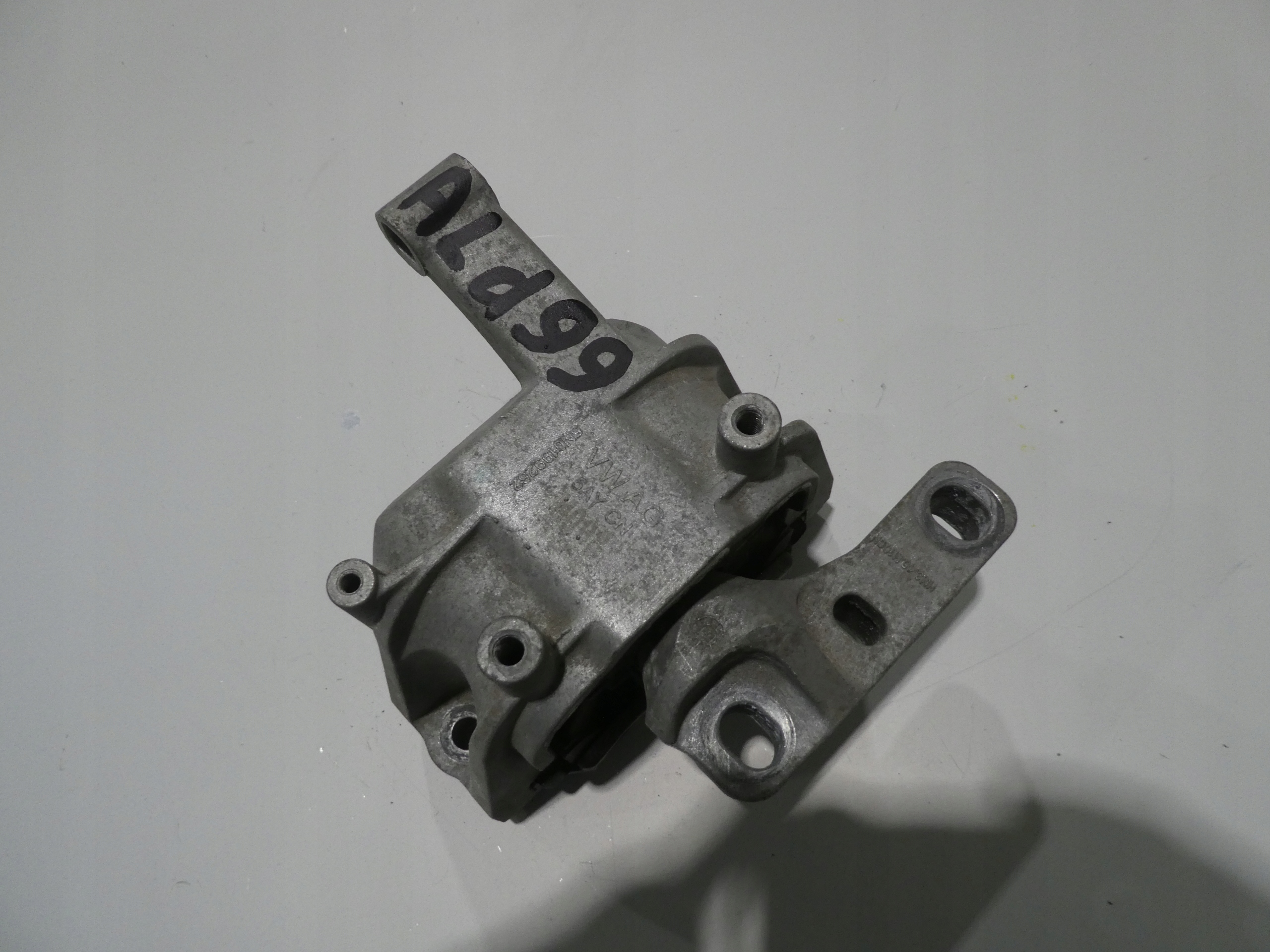 VW AUDI SKODA 2.0 TDI engine mount 5N0199262L