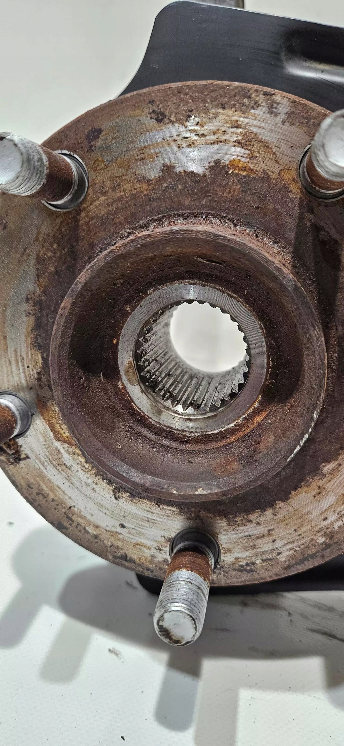 otoč čepu levý předek NISSAN MAXIMA originál